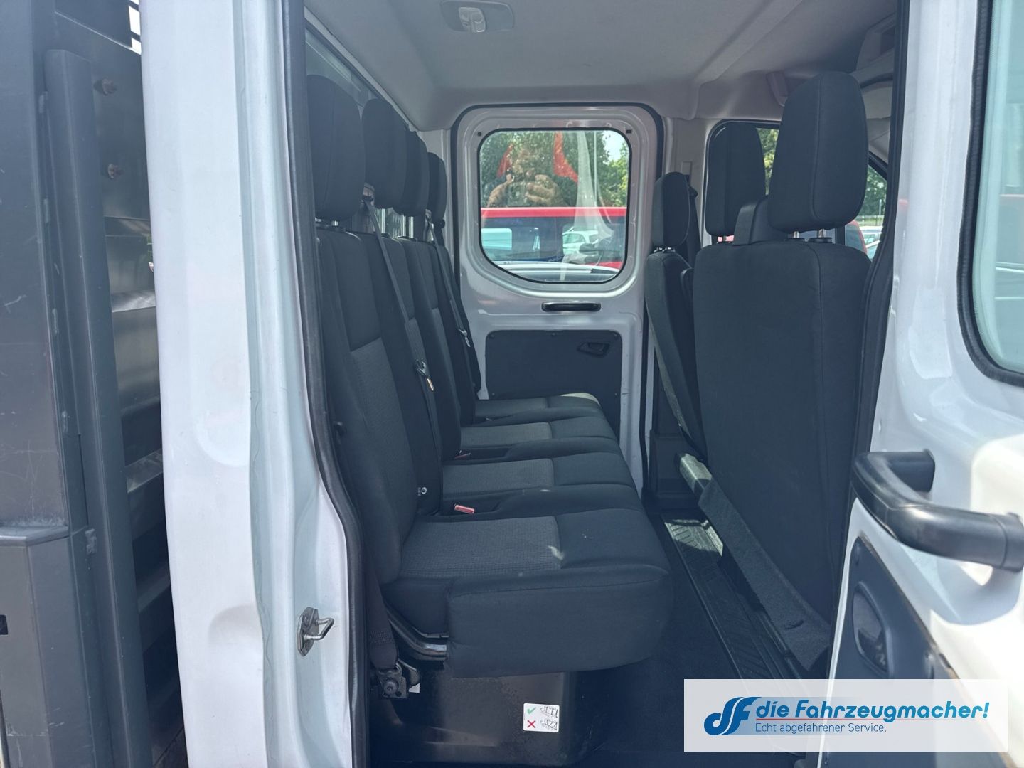 Fahrzeugabbildung Ford Transit Pritsche 310 L2 Doppelkabine Basis 2.0 T