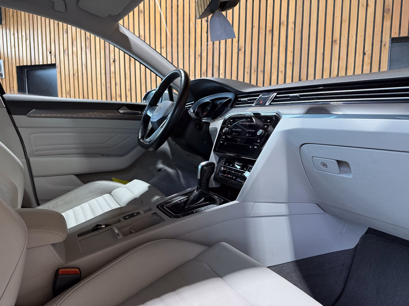 Volkswagen Passat 2,0 TDI 4M DSG Navi*360*Pano*AHK, миниатюра 18