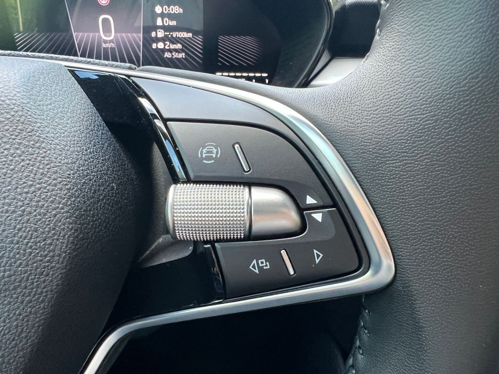 Fahrzeugabbildung SKODA Fabia Selection Tour 1.0 TSI *Vorb. AHK, LED, Ka