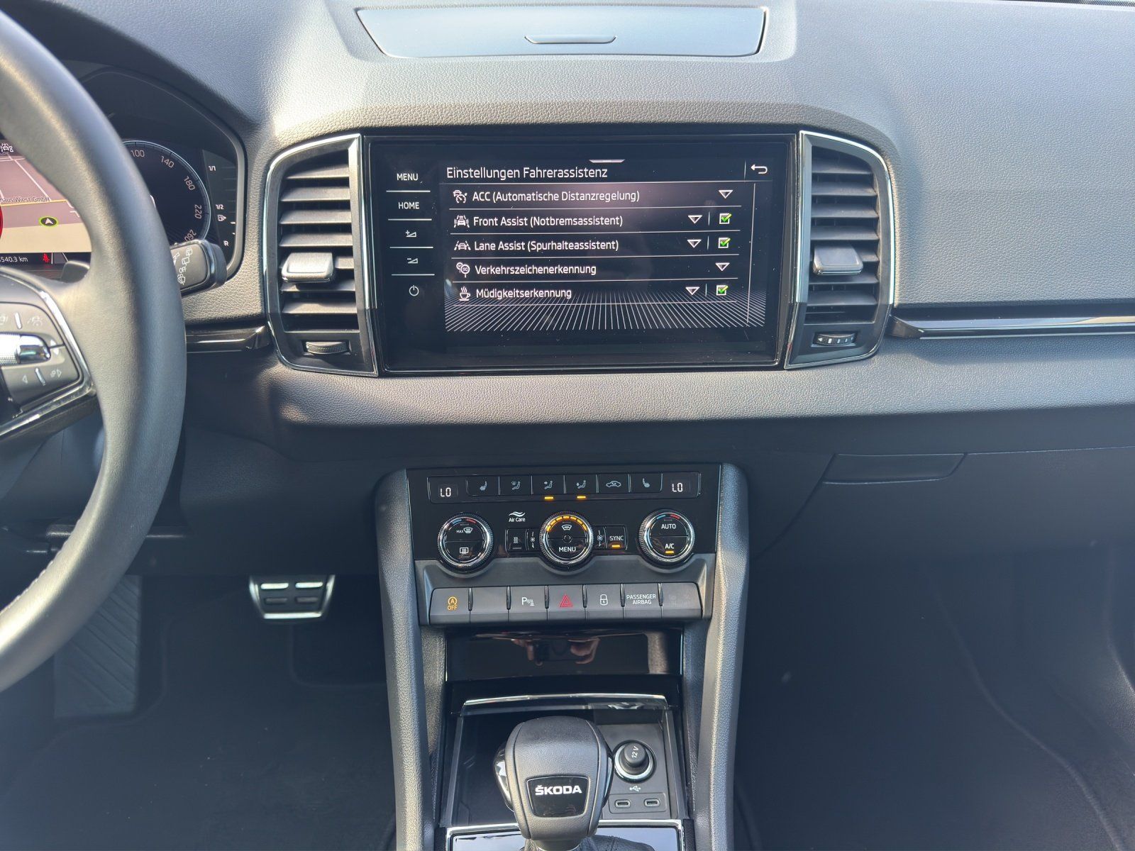 Fahrzeugabbildung SKODA Karoq 1.5 TSI DSG Style/KAMERA/VIRTUAL/ACC/STHZG