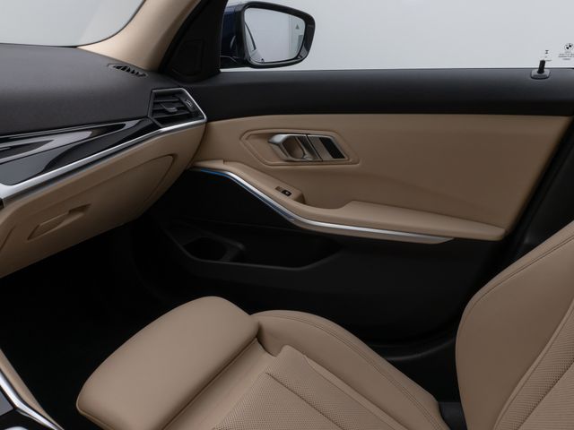 BMW 330, 2023 — 33