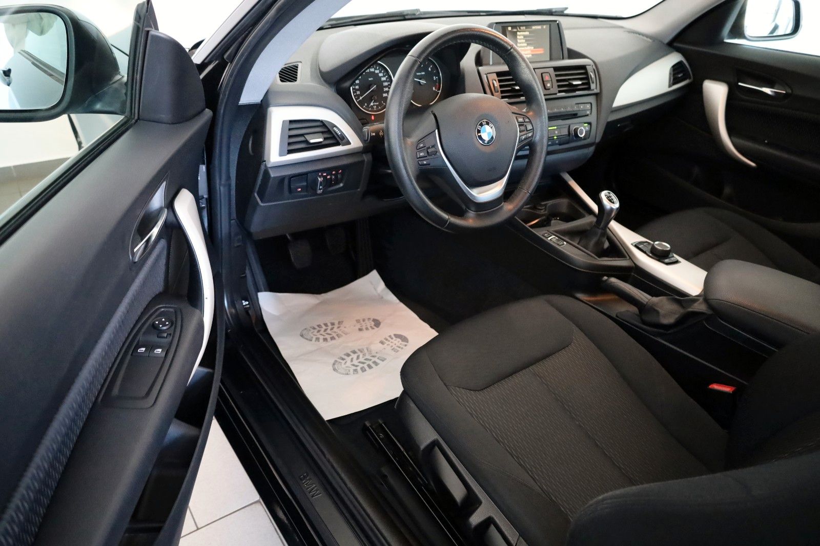 Fahrzeugabbildung BMW 116d SH,PDC,8-fach bereift