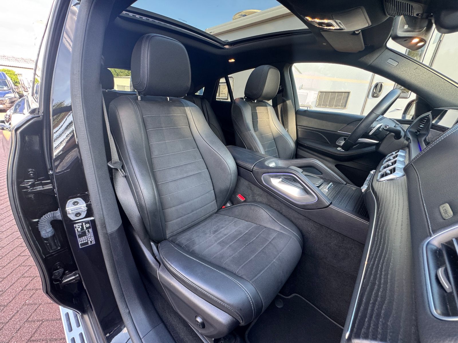 Fahrzeugabbildung Mercedes-Benz GLE 400 d Coupe AMG LINE PANO AIRMATIC 21 ZOLL