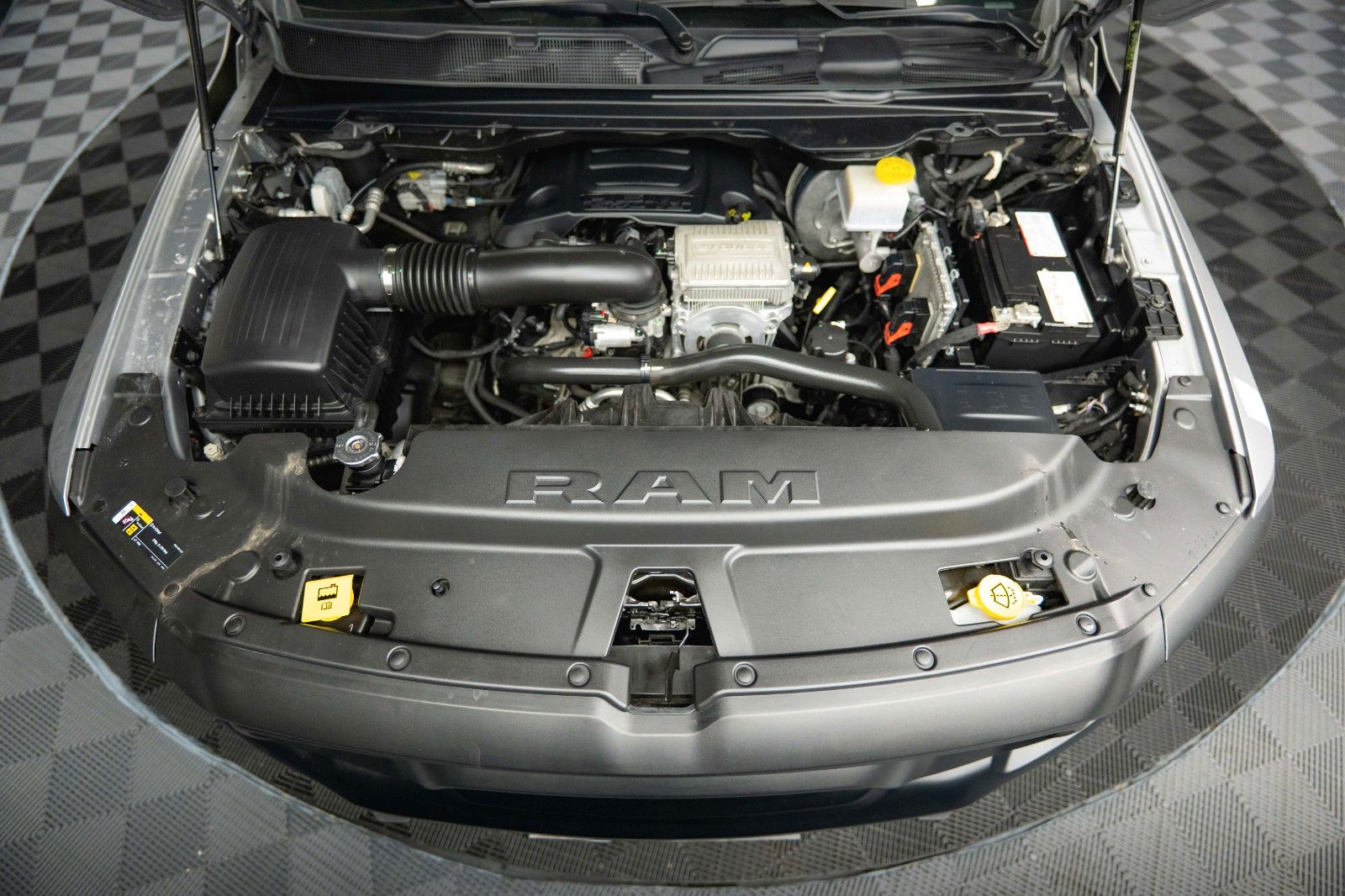 Fahrzeugabbildung Dodge RAM 5.7 V8 HEMI 4x4 REBEL OFFROAD AXLE LOCK 19%