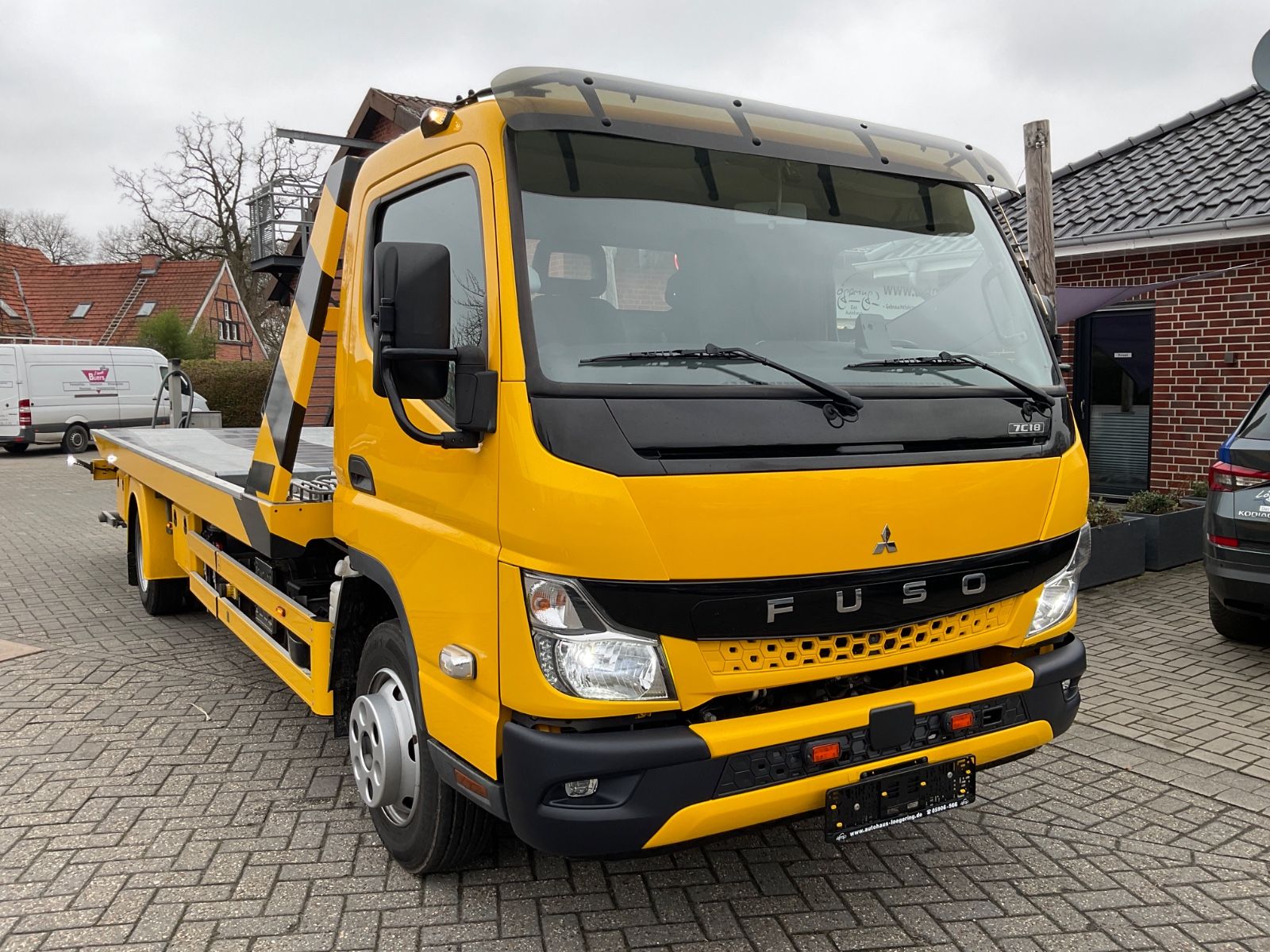 Fahrzeugabbildung Mitsubishi Fuso Canter,Abschleppbrille,Fahrzeugplateau