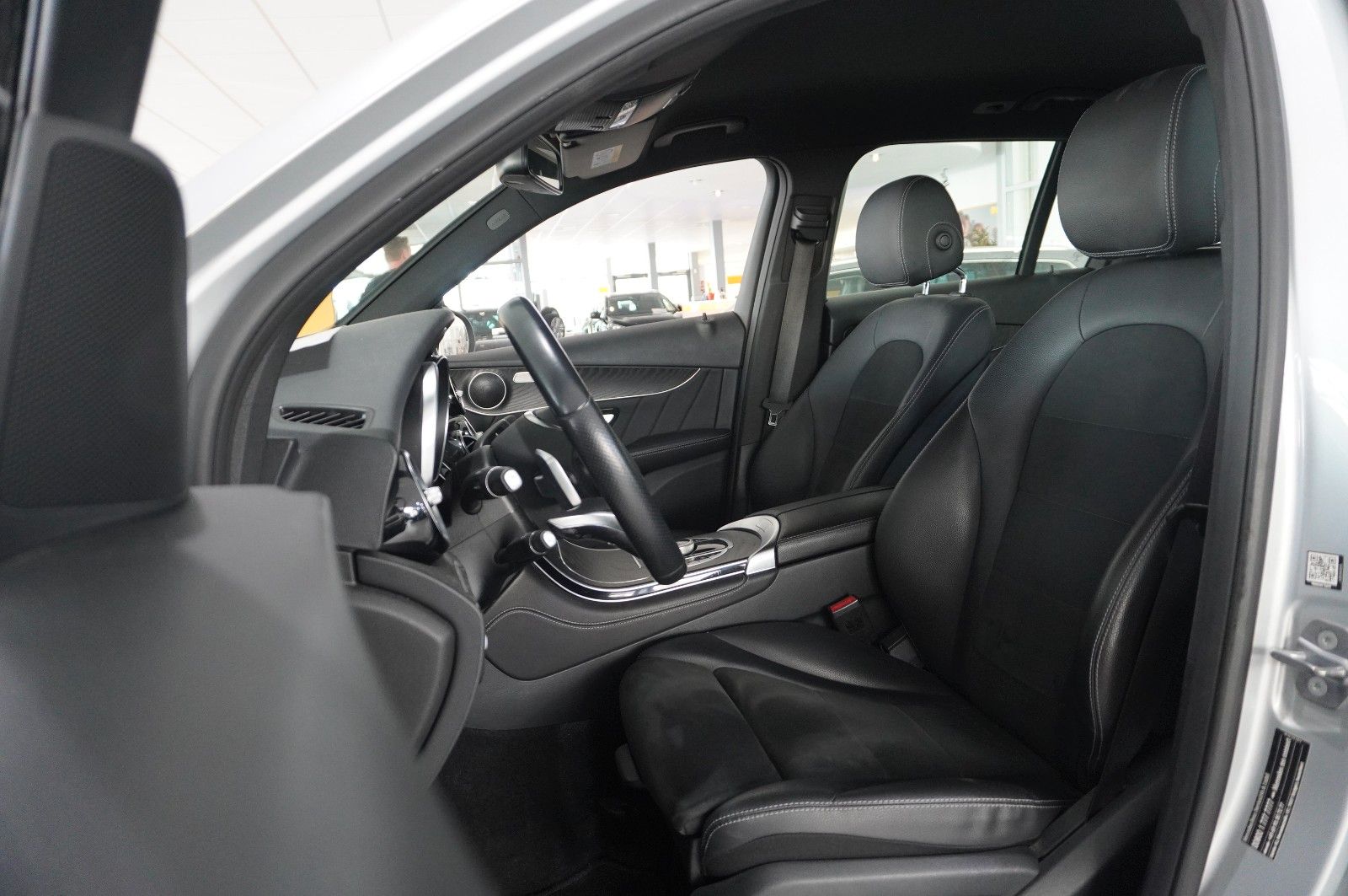 Fahrzeugabbildung Mercedes-Benz GLC 220D EXCLUSIVE 4MATIC NAVI/LED/KAMERA/SH/AHK