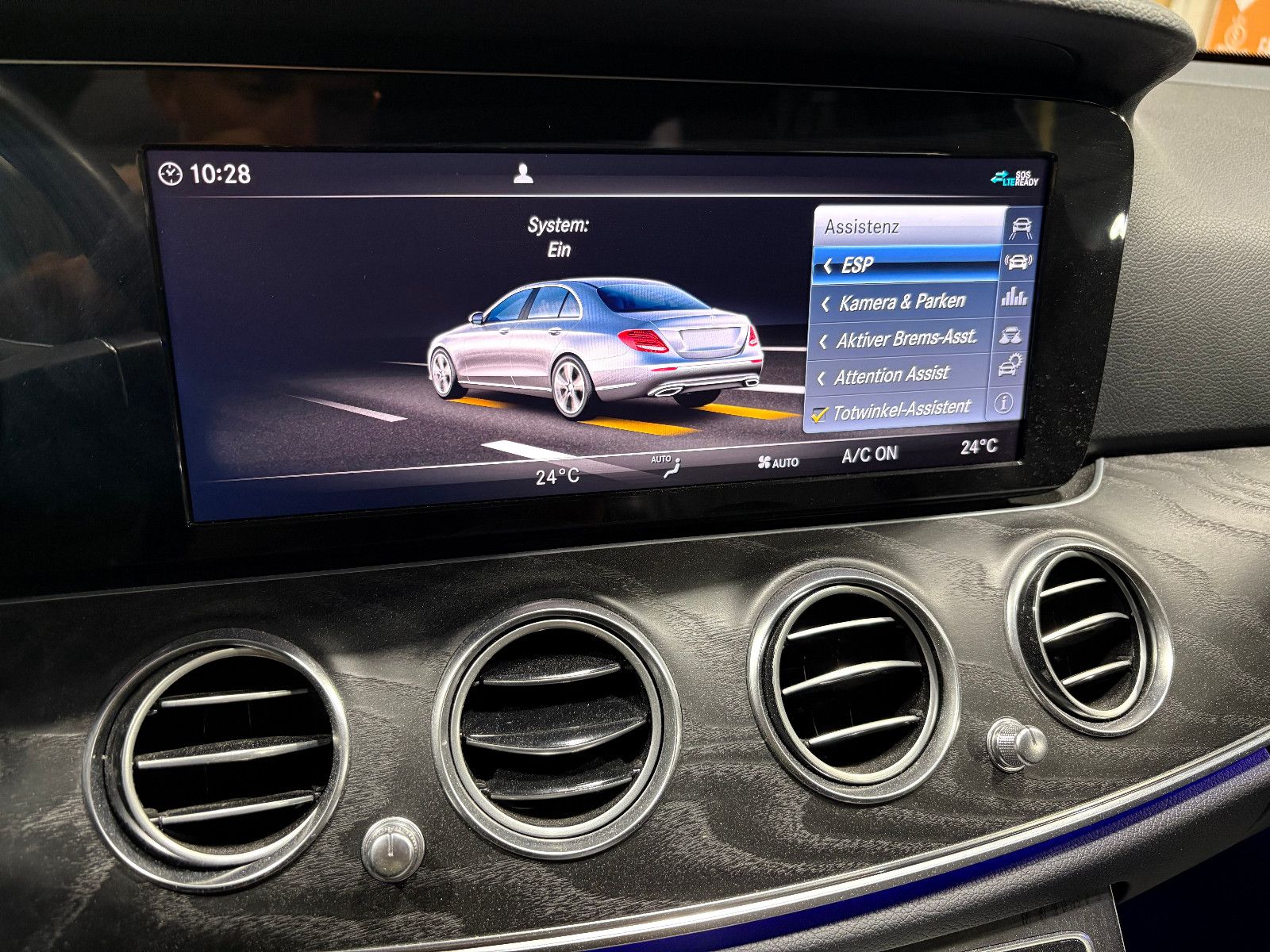 Fahrzeugabbildung Mercedes-Benz E 200 Lim./PANO/AMBIENTE/APPLE/SHZ/KLIMA/