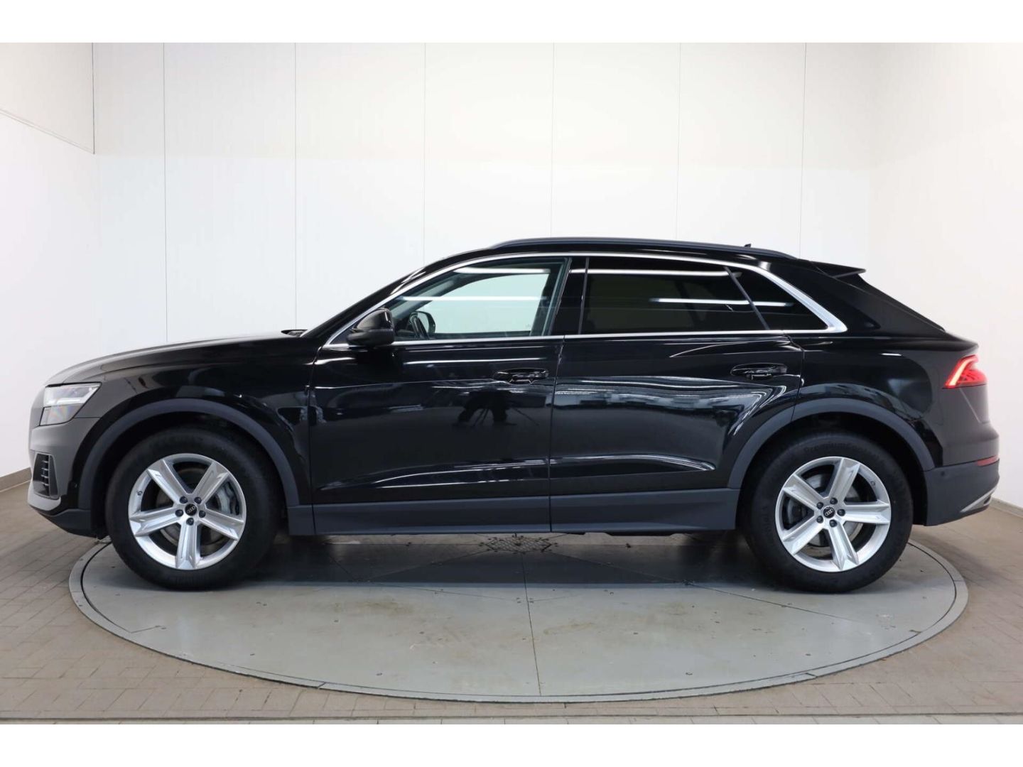 Audi Q8 55 TFSI quattro foto 5