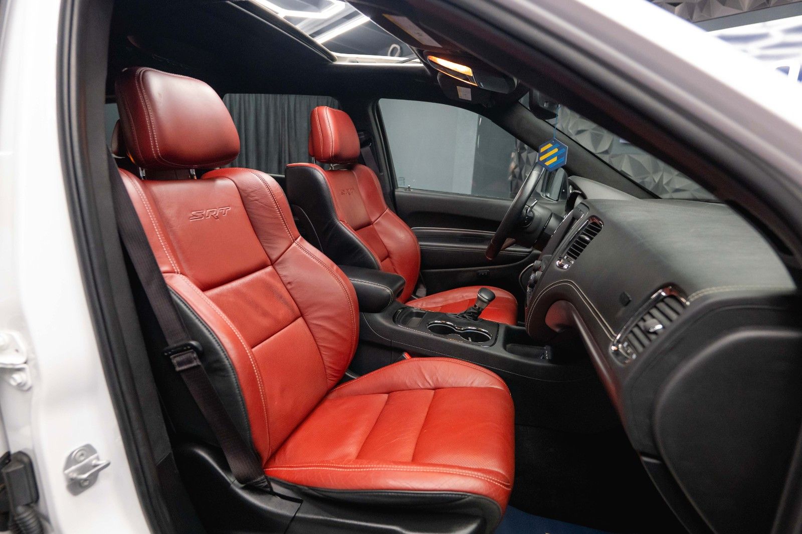 Fahrzeugabbildung Dodge Durango 6.4 V8 SRT Performance 4x4 Night-Paket