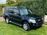 Mitsubishi Pajero 3.2 DI-D Instyle*Schiebedach*7- Sitz*Gara - Mitsubishi Pajero mit Diesel-Antrieb: Leder, Geländewagen, Automatik