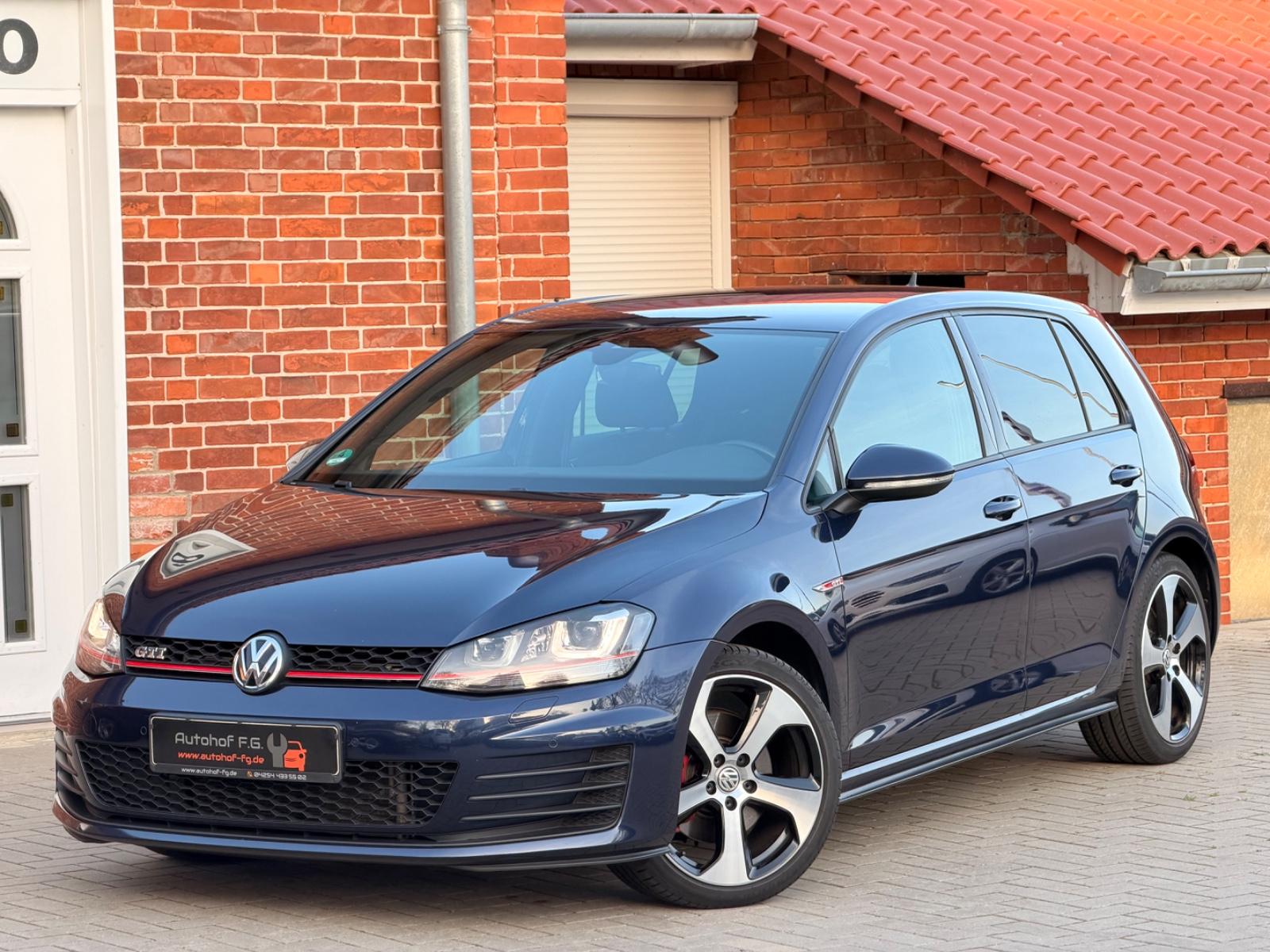 Volkswagen Golf VII Lim. GTI BMT*NAVI/TEMPOMAT/BIXENON/DSG*