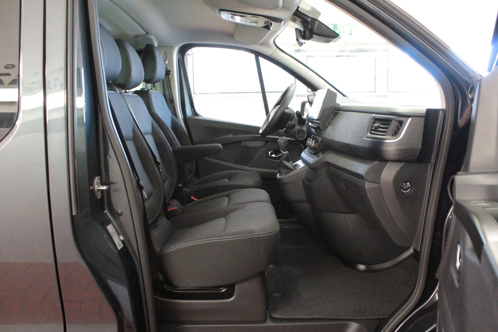 Fahrzeugabbildung Renault Trafic Grand L2H1 Blue DCI EDC Automatik