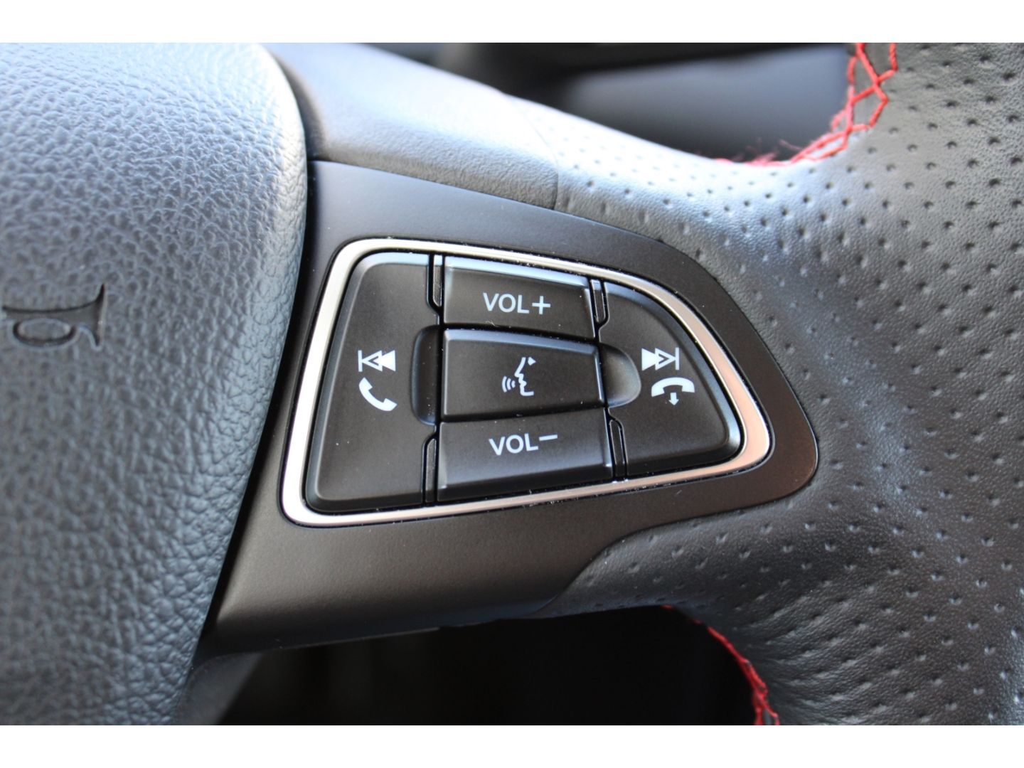 Fahrzeugabbildung Ford EcoSport ST-Line LED Navi B&O RFK GRA TWA Winter