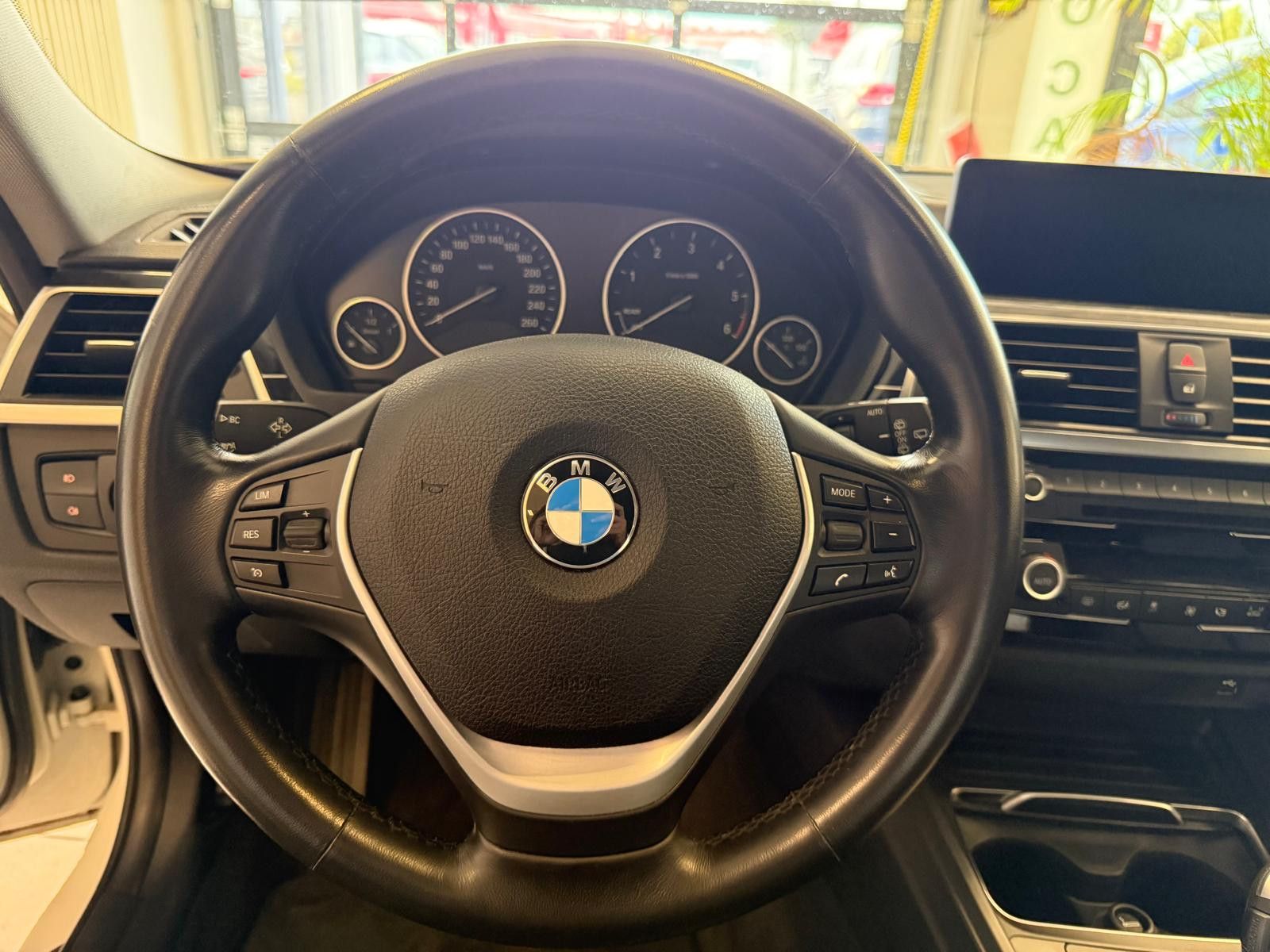 Fahrzeugabbildung BMW 320 d Luxury Line Purity / AHK / LED /PDC