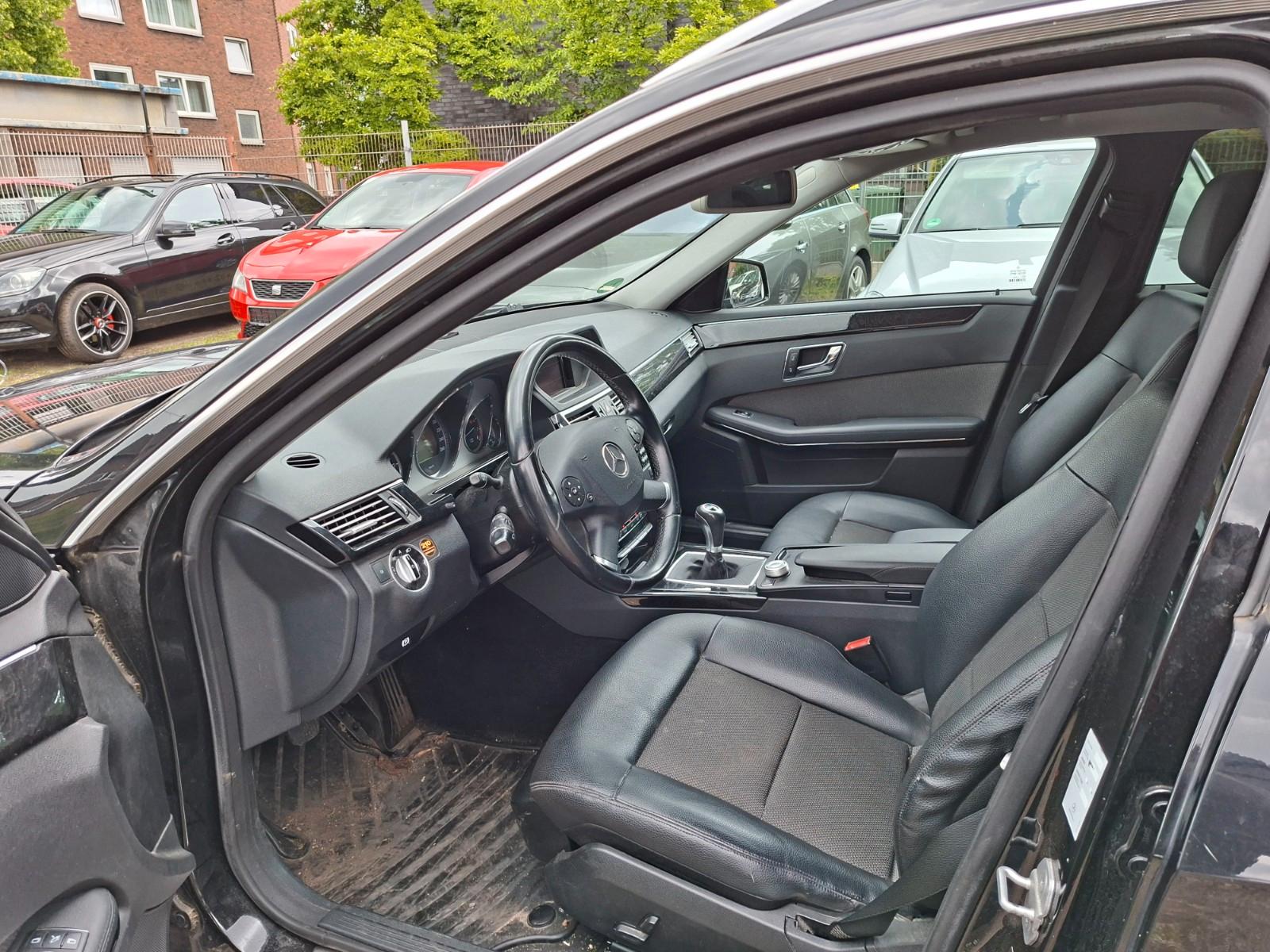 Mercedes-Benz E200 2011 — photo 15