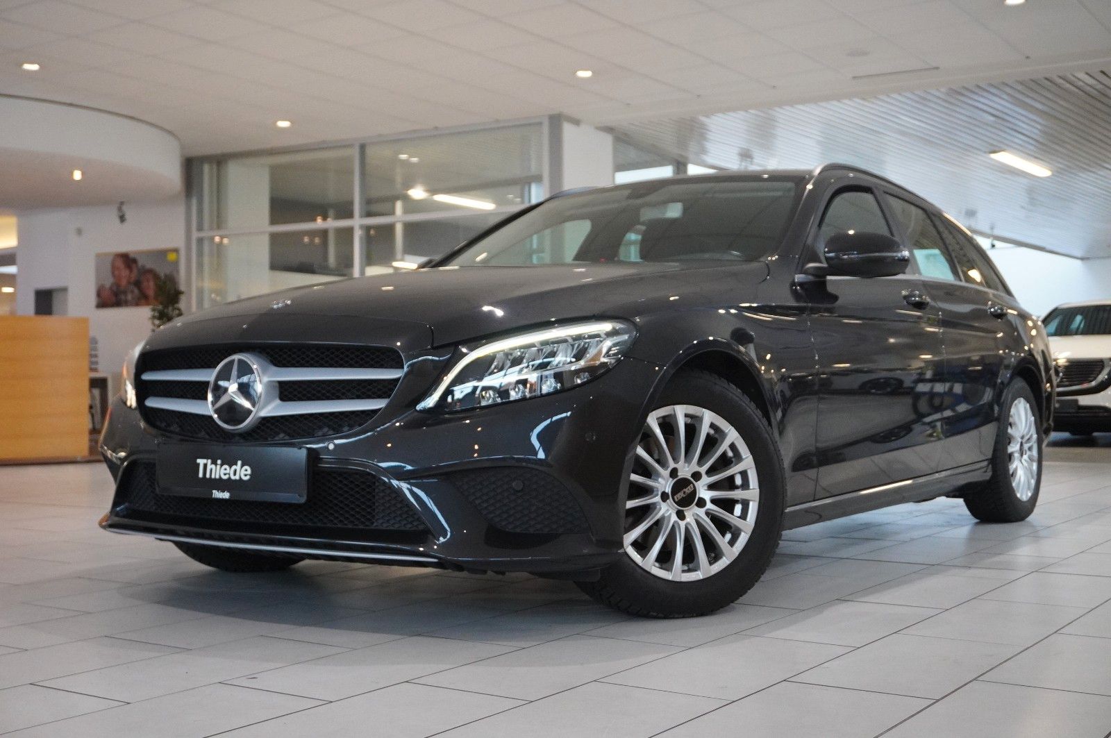 Fahrzeugabbildung Mercedes-Benz C 200D T BUSINESS NAVI/LED/KAMERA/SH/BURMESTER