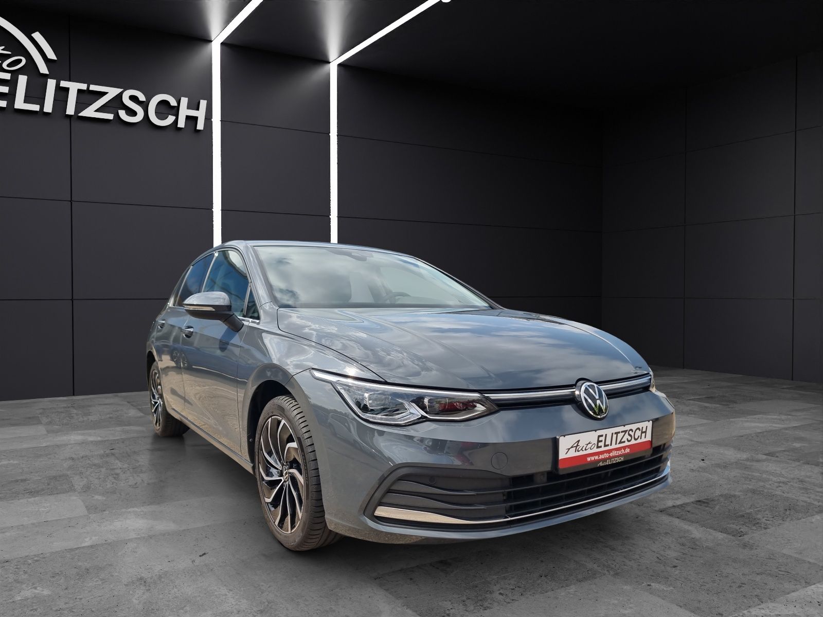 Fahrzeugabbildung Volkswagen Golf VIII Lim. Style eHybrid DSG IQ.Light ACC AH