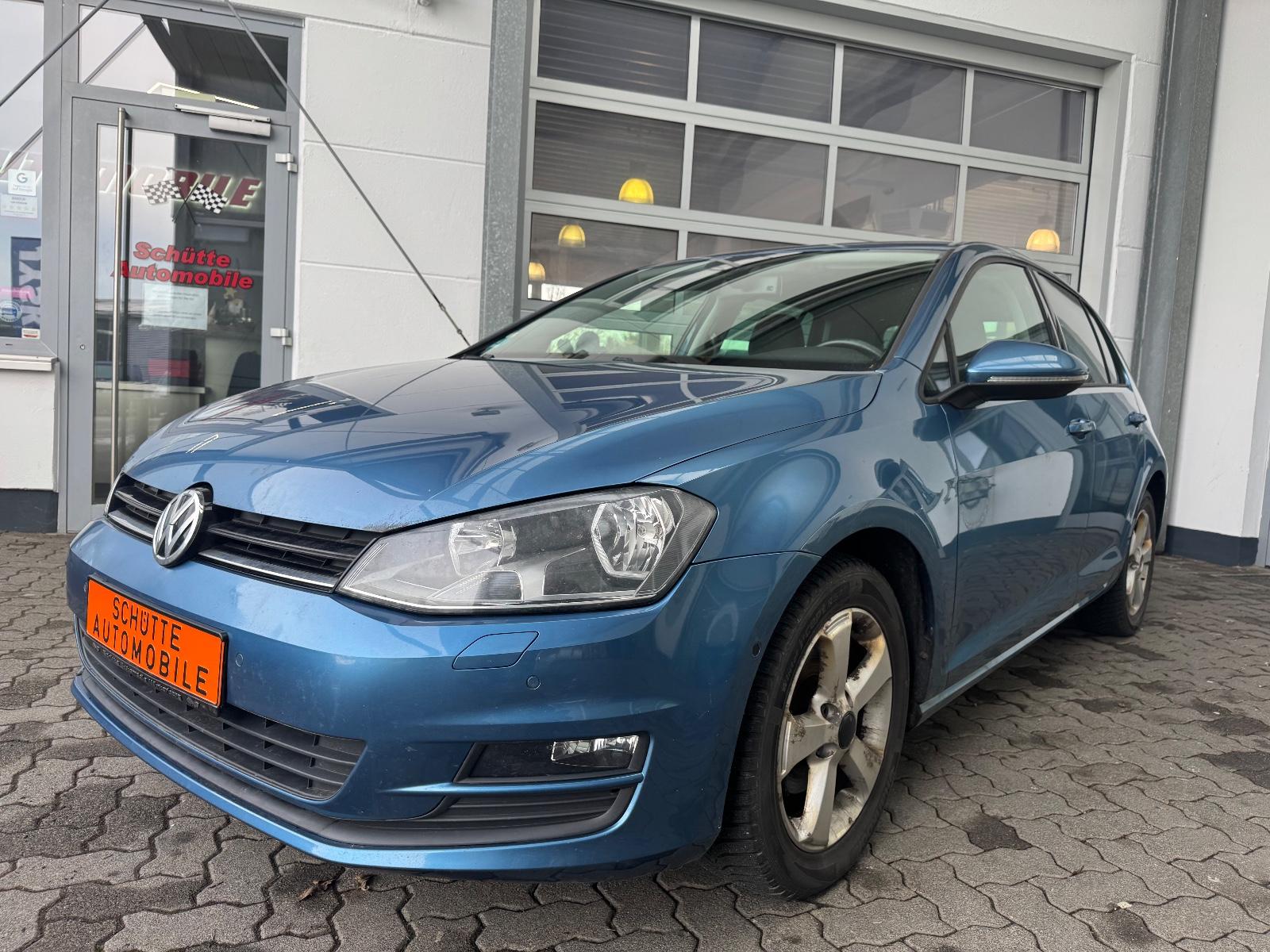 Volkswagen Golf VII Lim. Life,AHK,Navi,Winterpaket 8 fach B