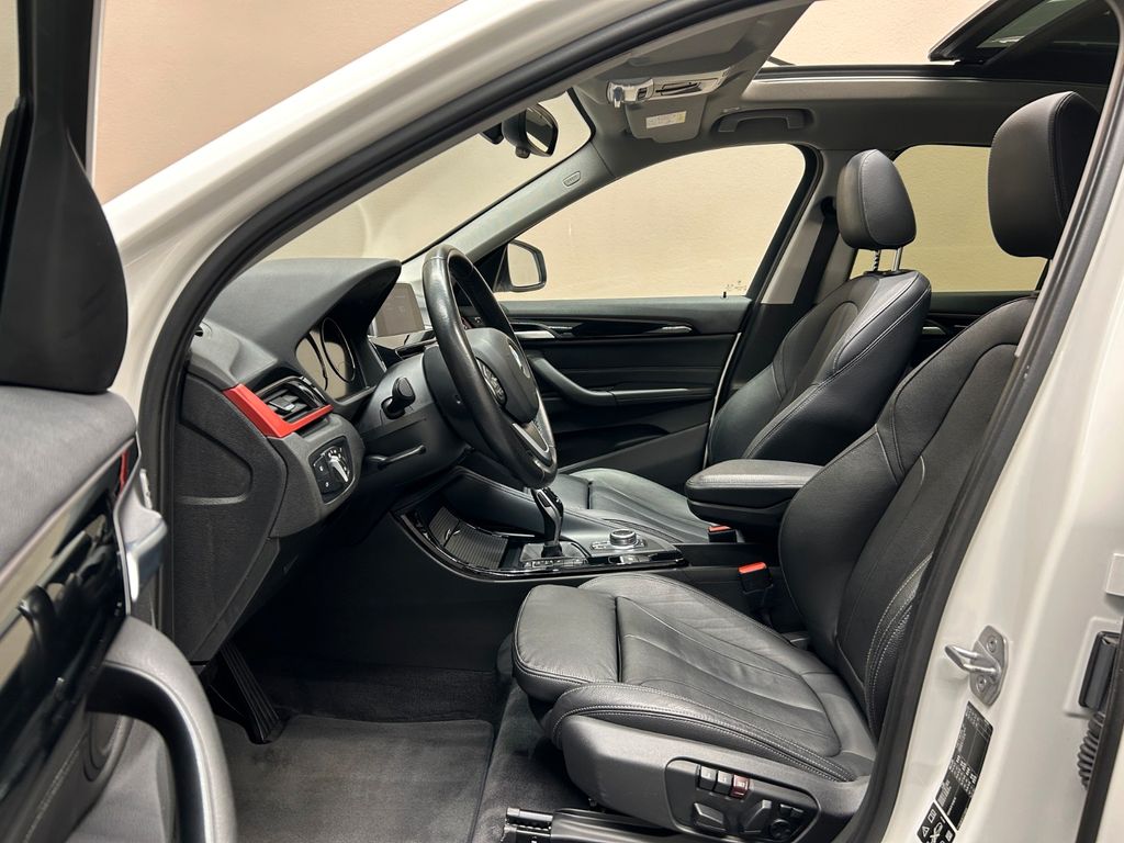 BMW X1 xDrive20d Sport Line Autom. *PANO*AHK*LED*