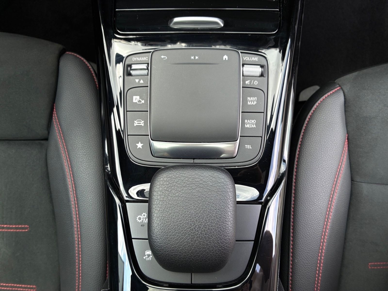 Mercedes-Benz CLA 35 AMG 4M Pano Kamera Multibeam Ambiente LED foto 18