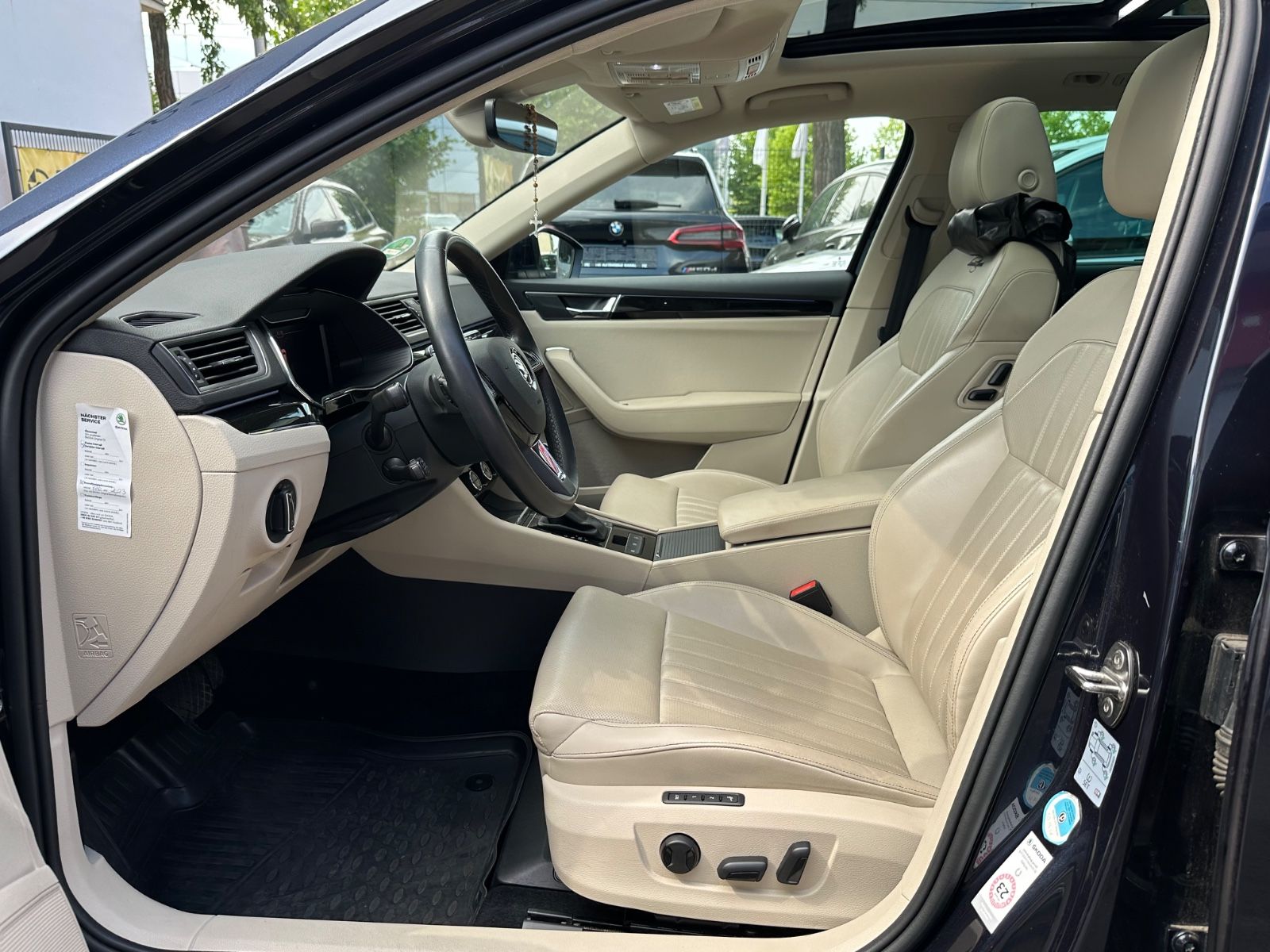 Skoda Superb Combi L&K 4x4 Leder Standhzng AHK Pano foto 11
