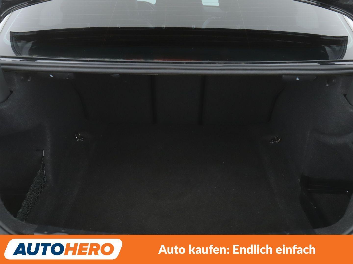 BMW 320i Luxury Line Aut.*NAVI*LED*TEMPO*PDC*SHZ*