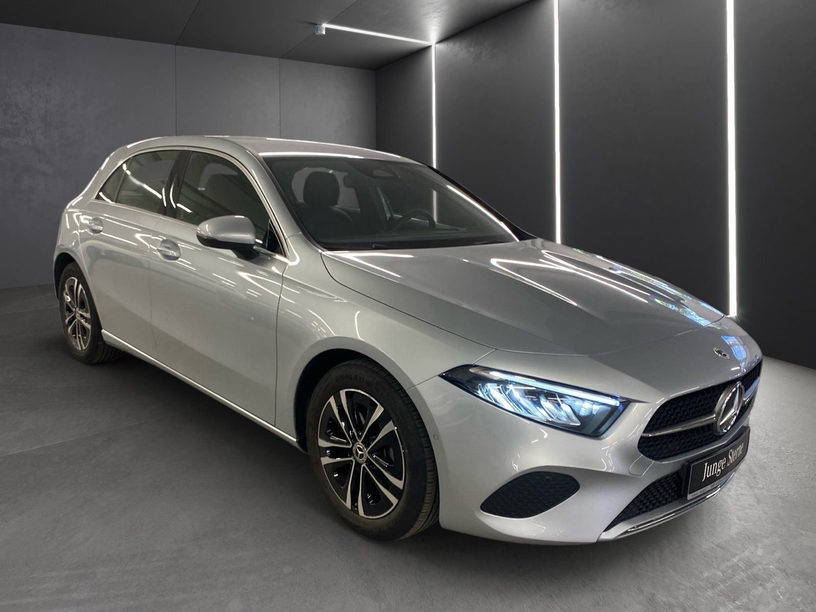 Fahrzeugabbildung Mercedes-Benz A 180 Progressive *LED*Kamera*CarPlay*SHZ*MBUX*