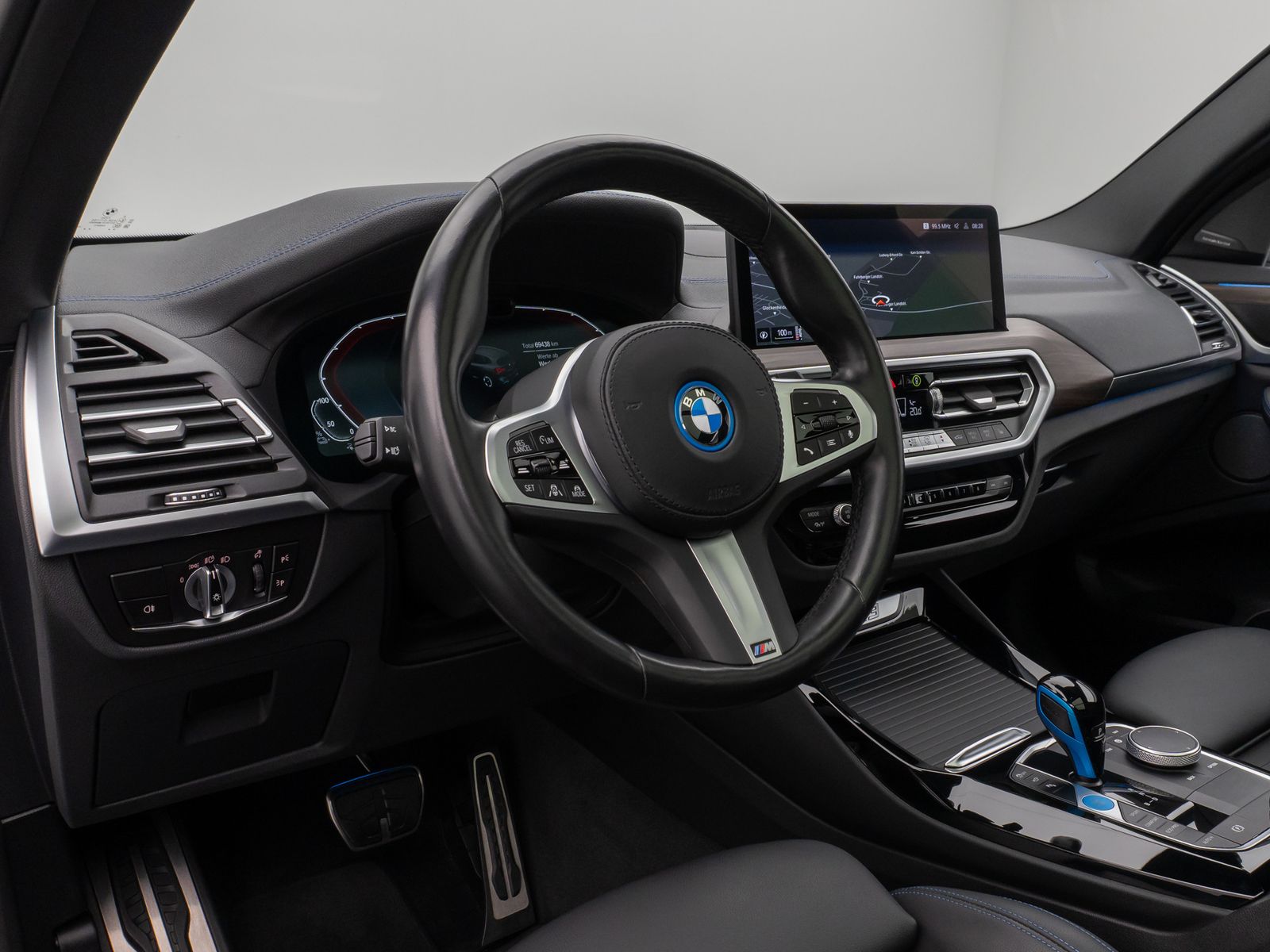 Fahrzeugabbildung BMW iX3 Impressive M Sport Panorama 360°HUD DAB H/K