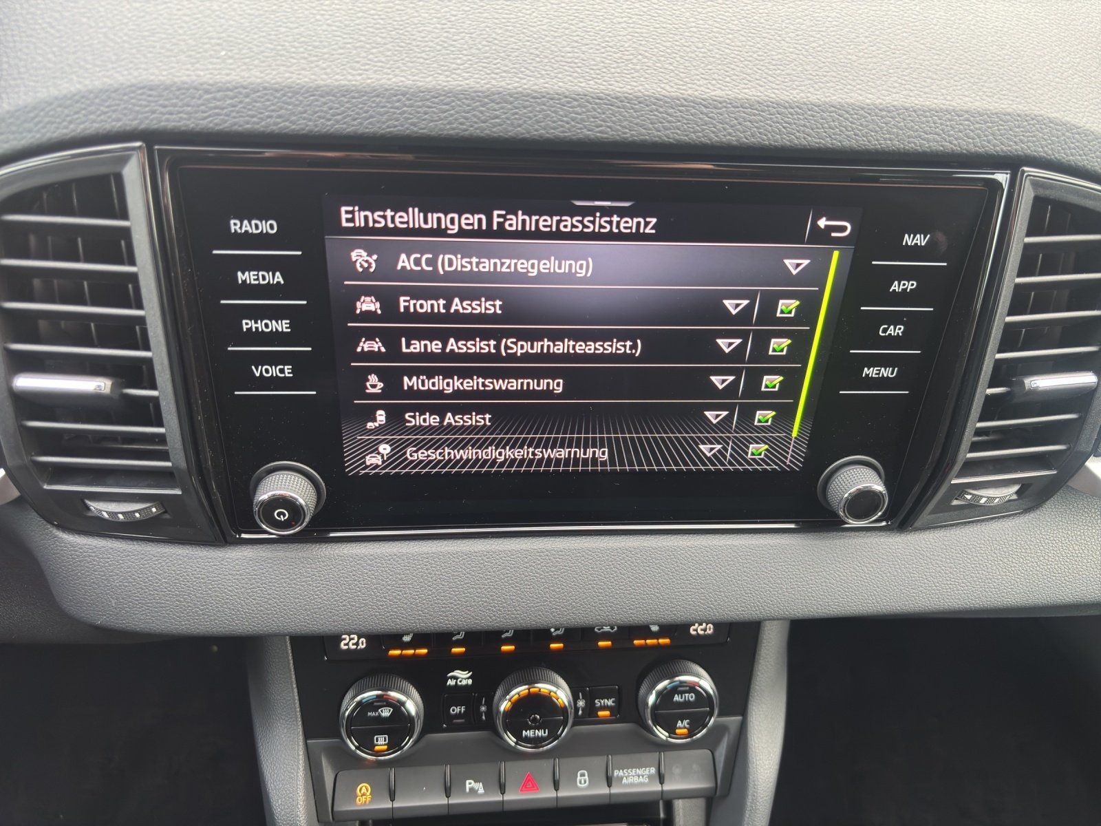 Fahrzeugabbildung SKODA Karoq Tour 1,5 TSI 110 kW DSG
