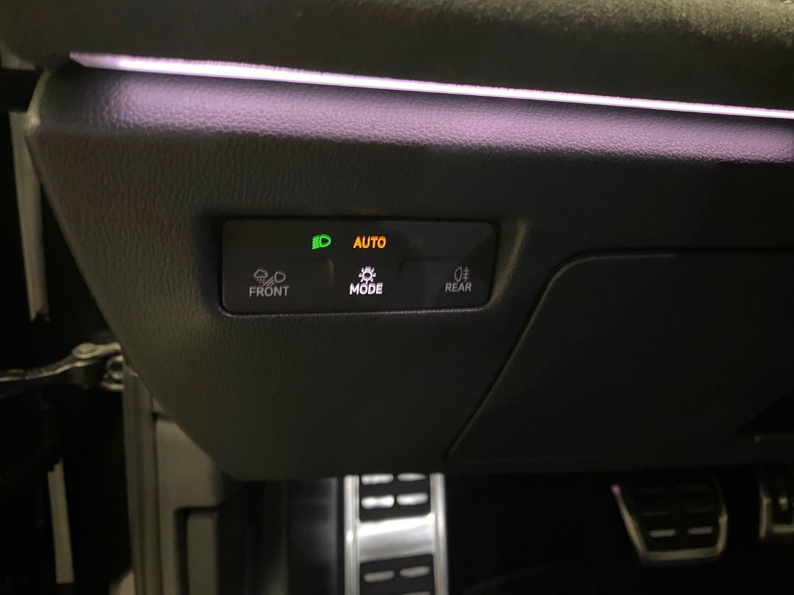 Fahrzeugabbildung Volkswagen Passat Variant 1.5 TSI R-Line+NAVI+MATRIX+AHK+