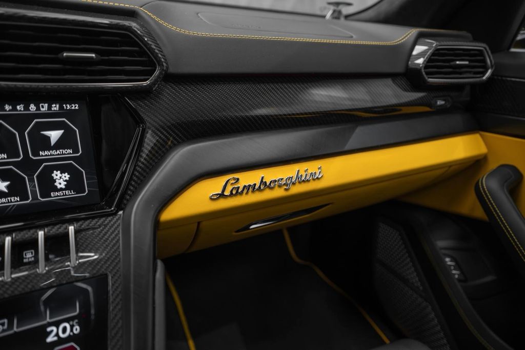 Urus 4.0 V8 S YELLOW/BLACK YELLOW PANO B&O - Bild 22