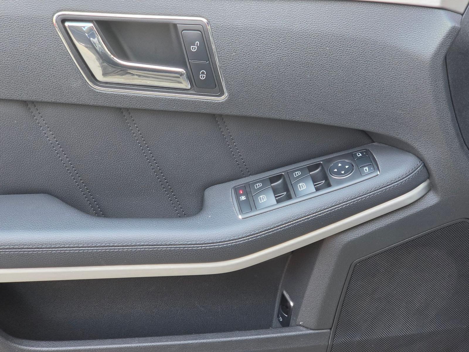 Mercedes-Benz E350 2011 — photo 16