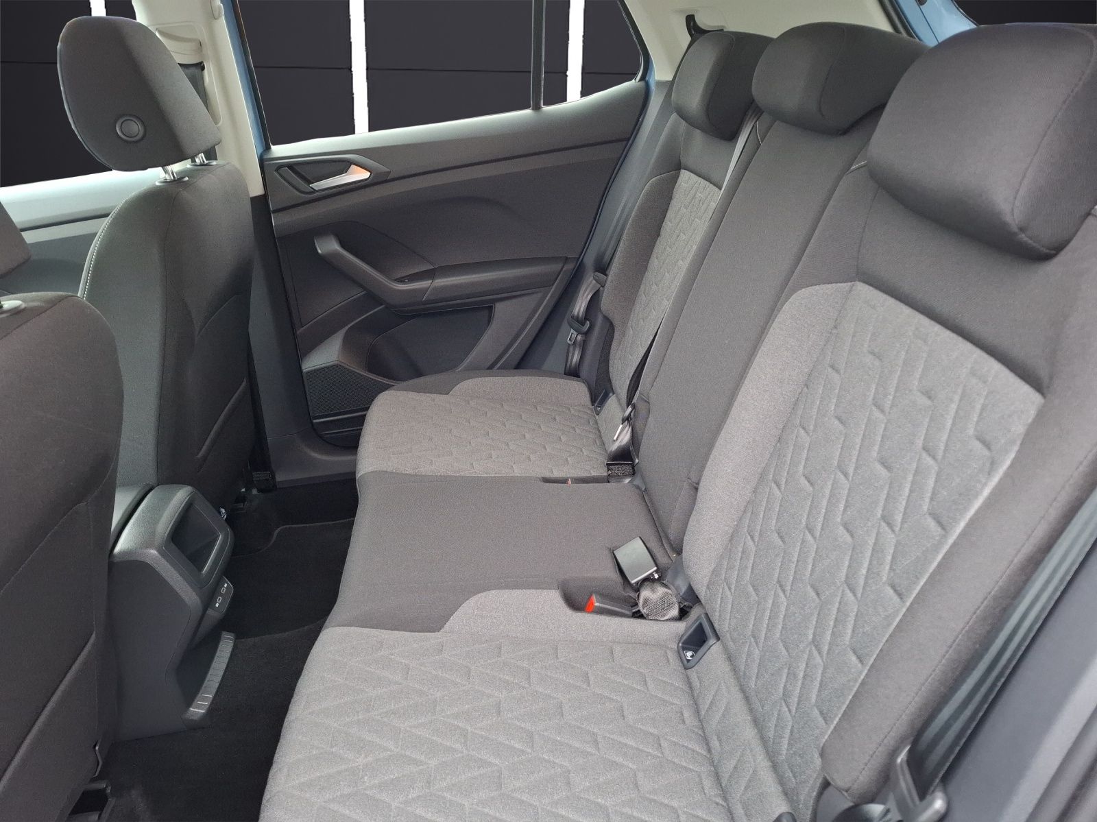 Fahrzeugabbildung Volkswagen T-Cross TSI Life LED AID ACC APP RFK SH LM