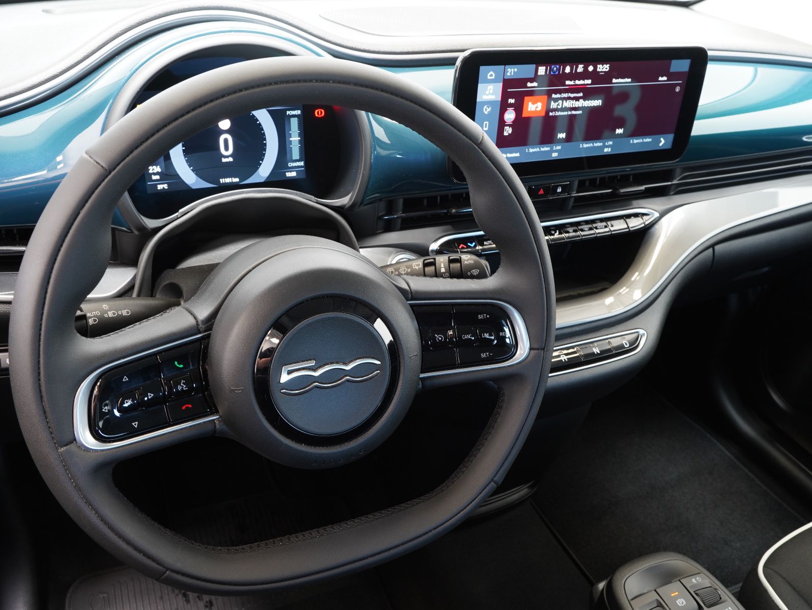 Fahrzeugabbildung Fiat 500e 87KW/42kWh/DC-LADEN/CARPLAY/DAB/SOH