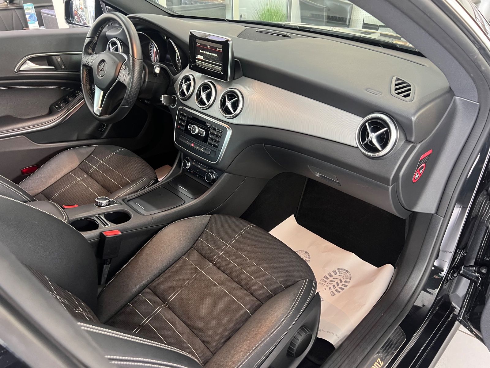 Fahrzeugabbildung Mercedes-Benz CLA 200 Sport* NUR 51.021Km* 2.HAND* SPORT LINE