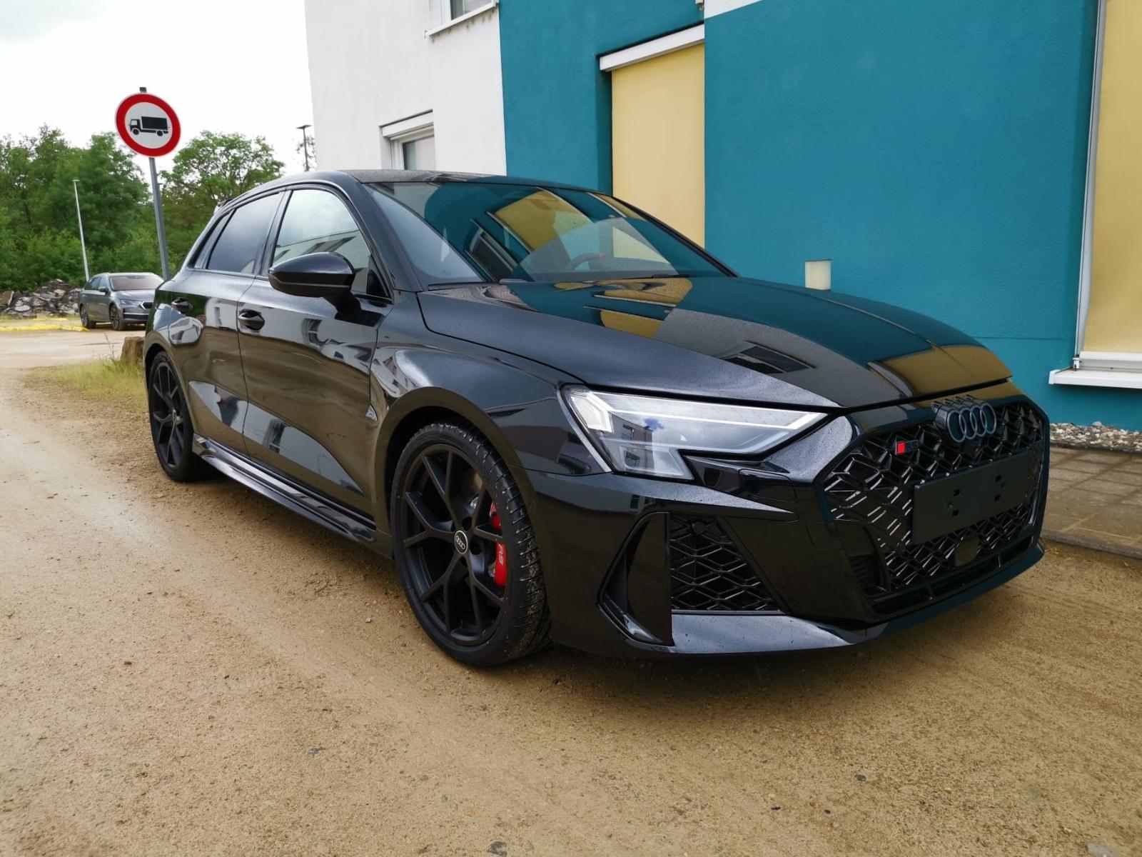 Audi RS3 Sportback*5GAR*DESG.ROT*CARBON*280*ACC*VOLL