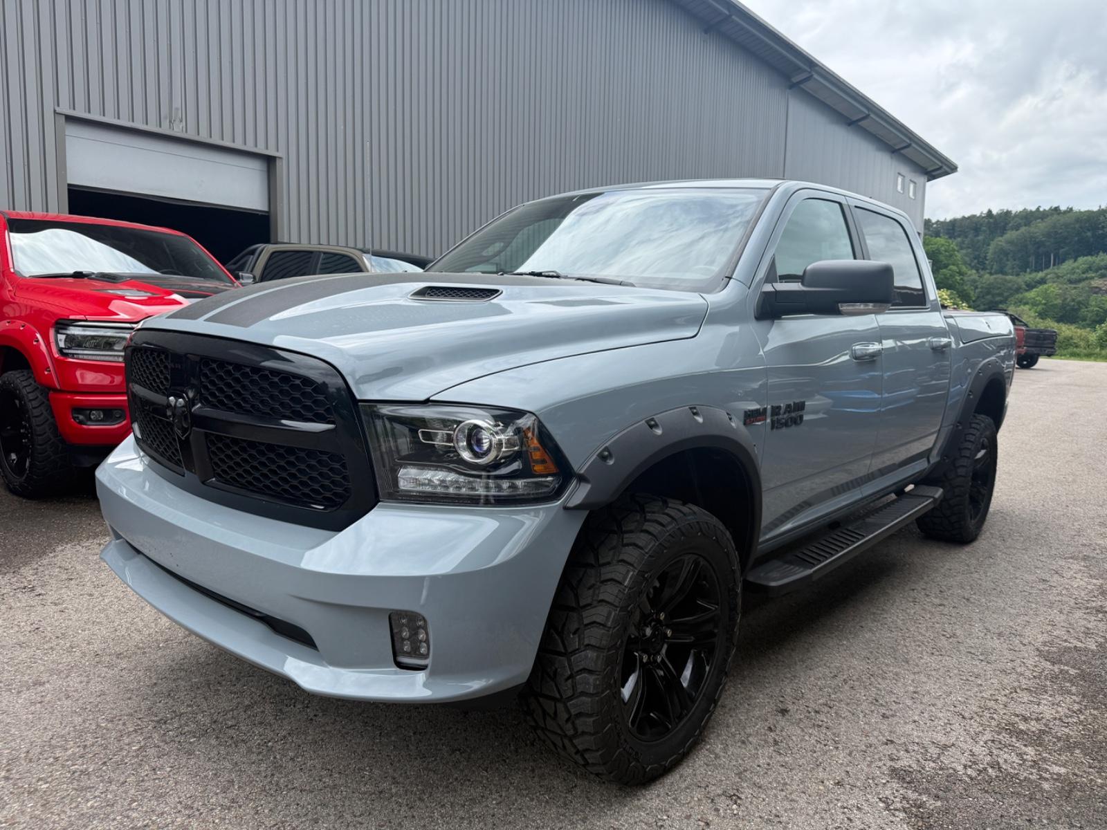 Dodge RAM 1500 HEMI 5.7L CREW CAB SPORT RAMBOX