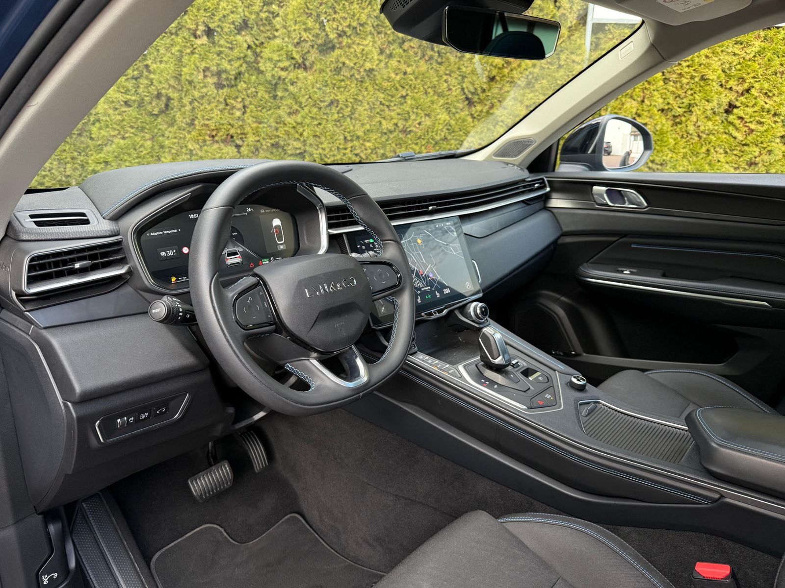 Fahrzeugabbildung Lynk&Co 01 1.5 T Aut PHEV PANO+LED+NAVI+ACC+MEMO+SHZ+360