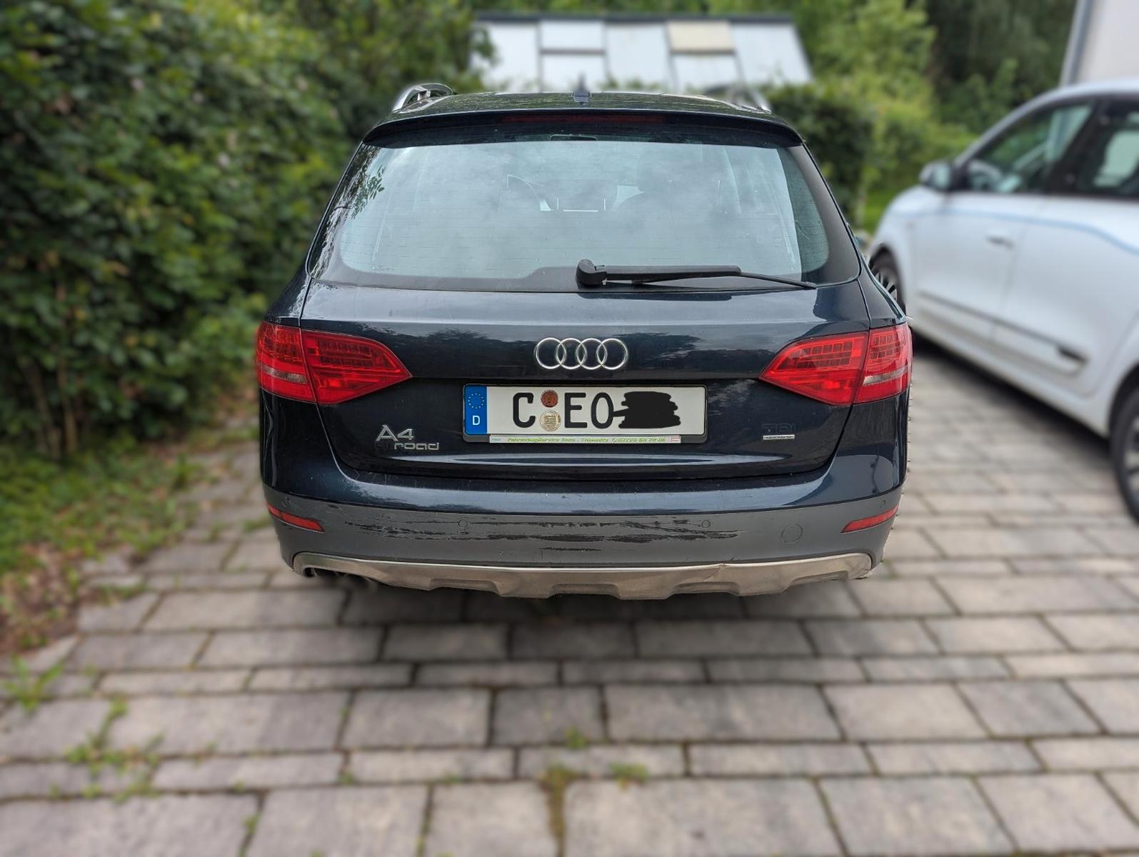 Audi A4 ALLROAD 2011 — rear view