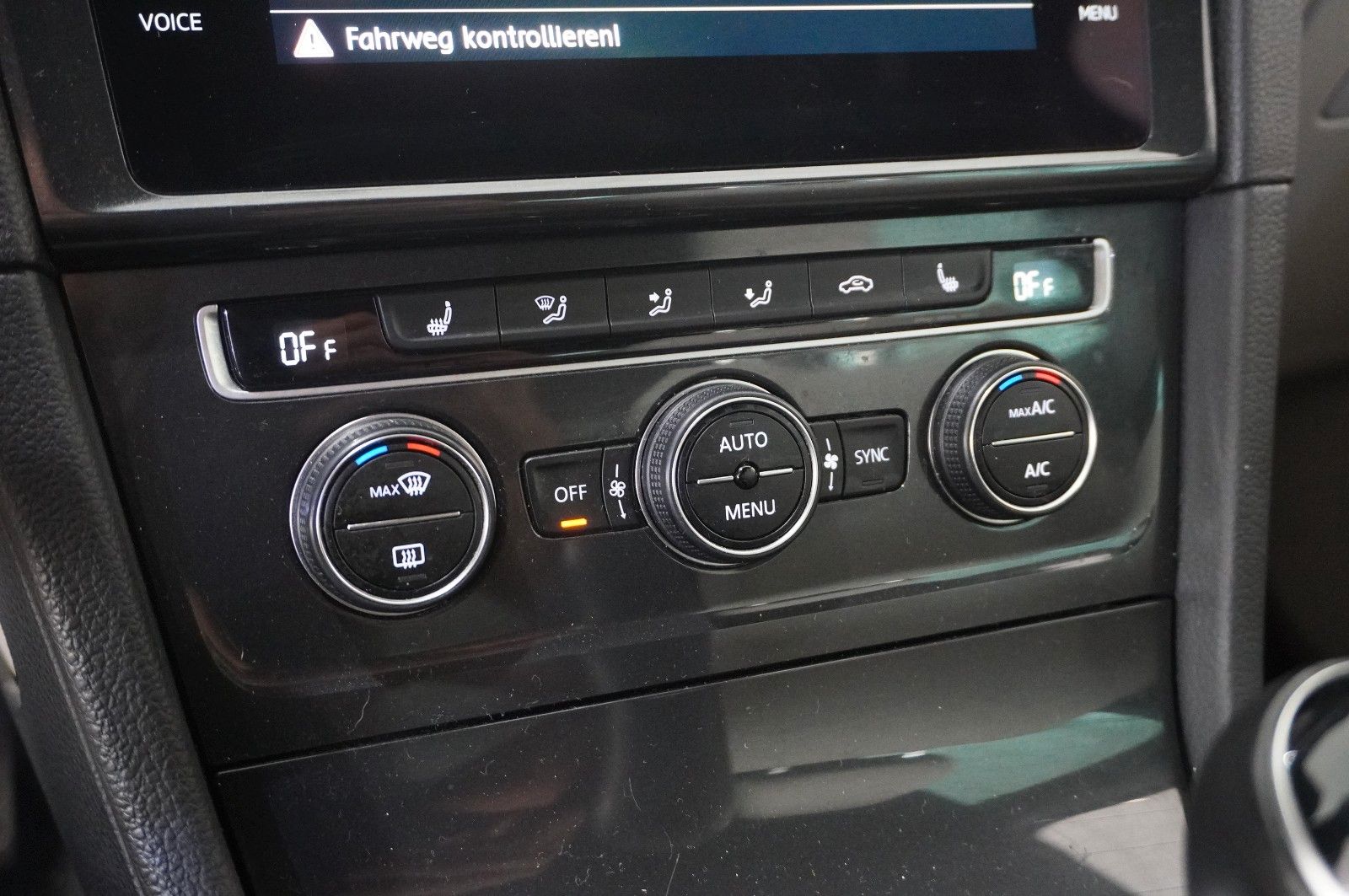 Fahrzeugabbildung Volkswagen Golf VII Vari. 1.6 TDI COMFORTL. NAVI/LED/KAMERA