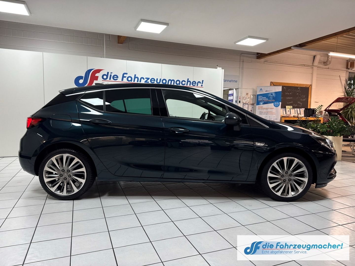 Fahrzeugabbildung Opel Astra K Dynamic Start Stop Apple CarPlay Android