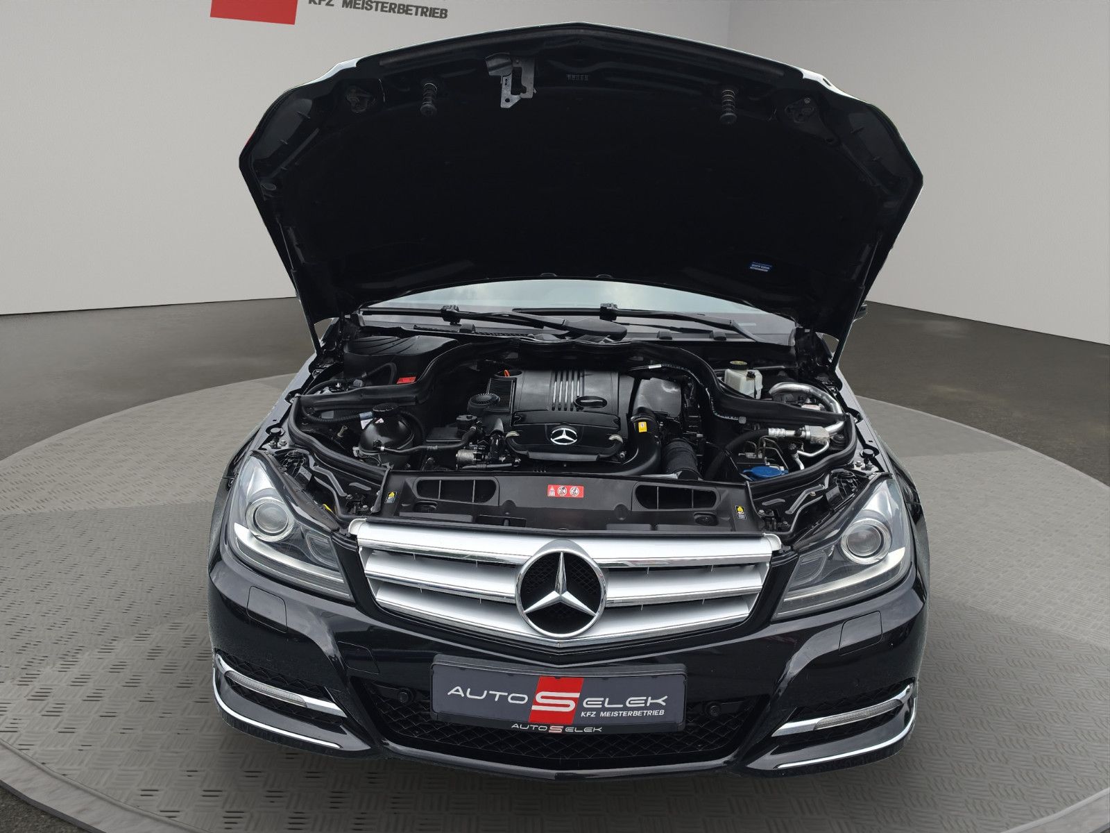 Fahrzeugabbildung Mercedes-Benz C 200 CGI BlueEfficiency AVANTGARDE/AUTOMATIK