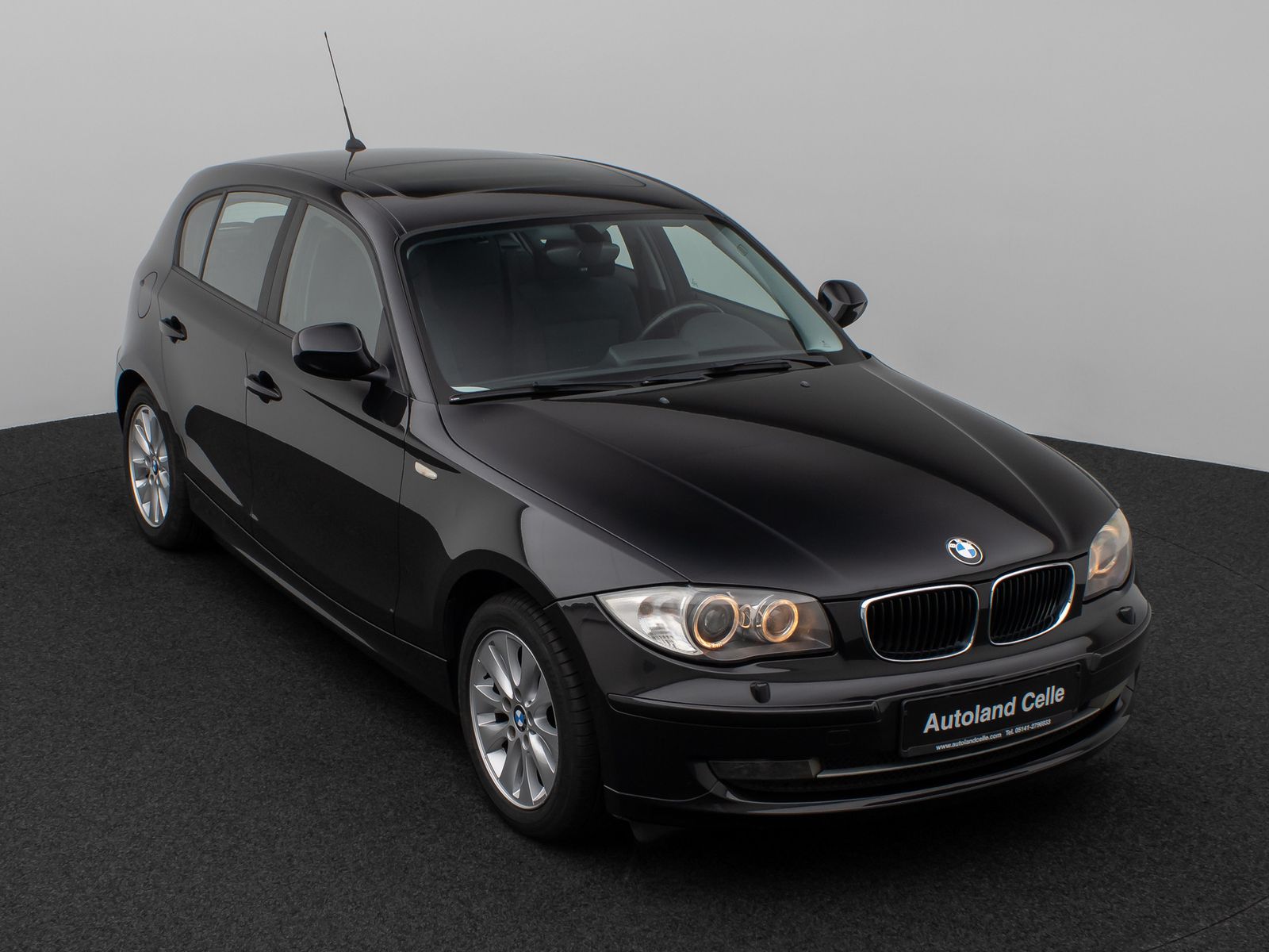 Fahrzeugabbildung BMW 118d Glasdach Navi Sitzhzg Xenon PDC 8Fach
