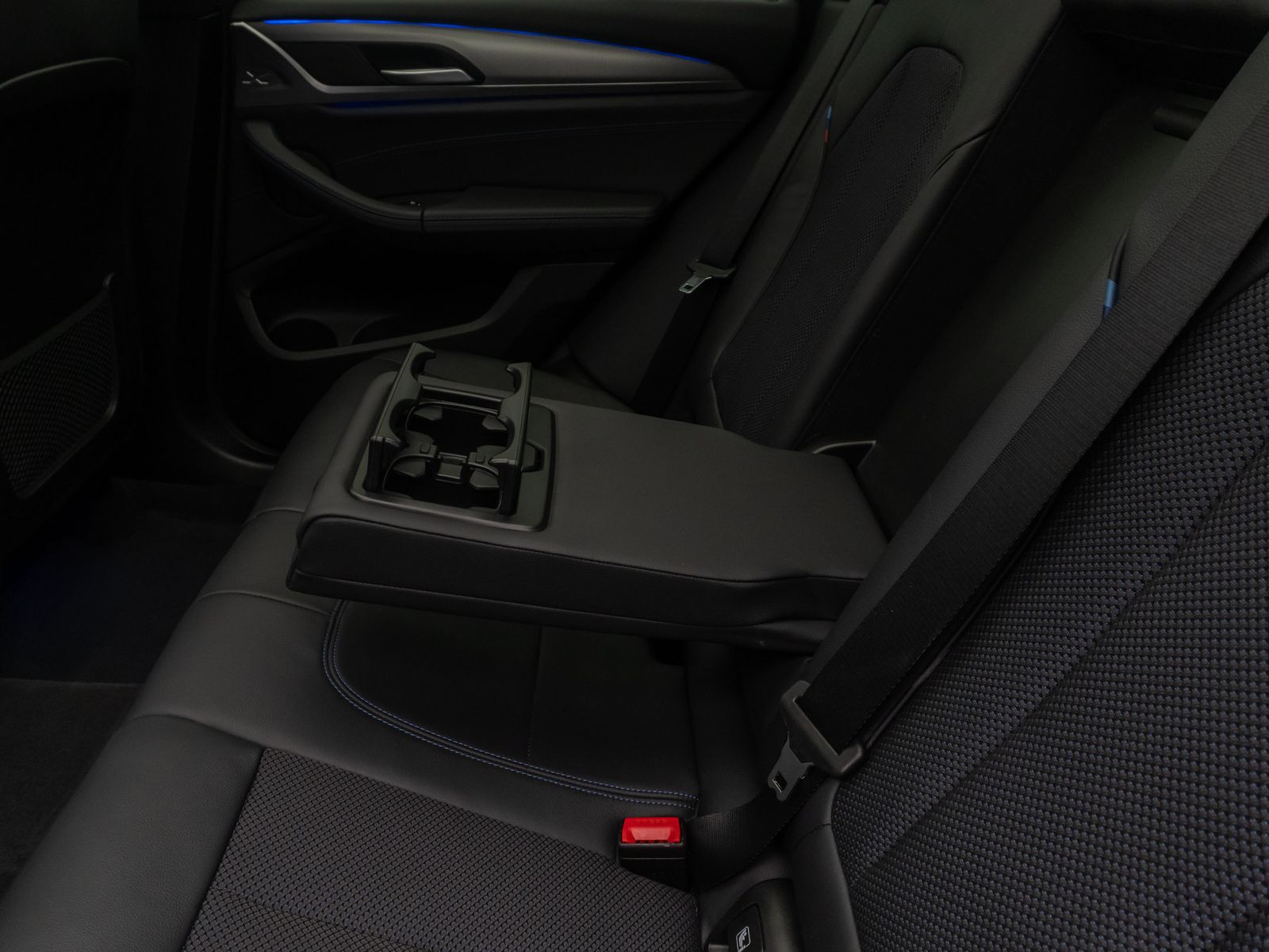 Fahrzeugabbildung BMW X3 xD30i M Sport DAB AHK Kamera Alarm HUD 20Zoll