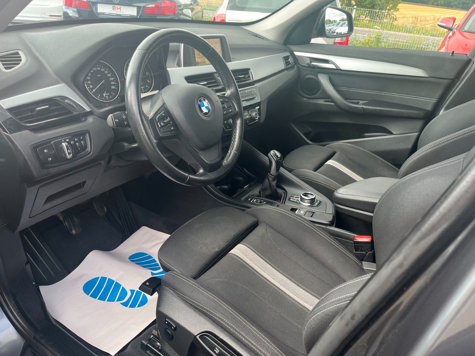 Fahrzeugabbildung BMW X1 sDrive18d Advantage Navi Tempomat SPORTSITZE