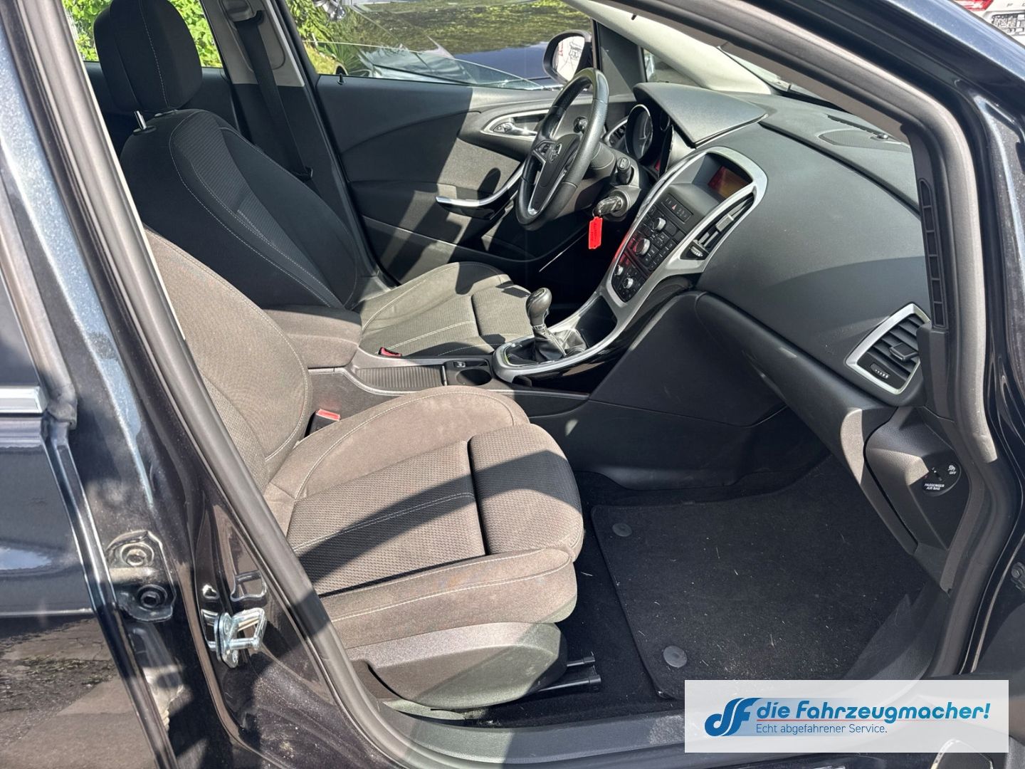 Fahrzeugabbildung Opel Astra J Sports Tourer Sport 1.4 Turbo *EXPORT