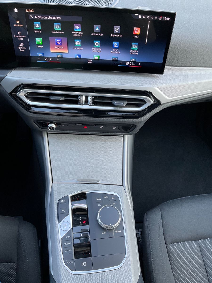 Fahrzeugabbildung BMW 320d xDrive Touring Advantage Automatic