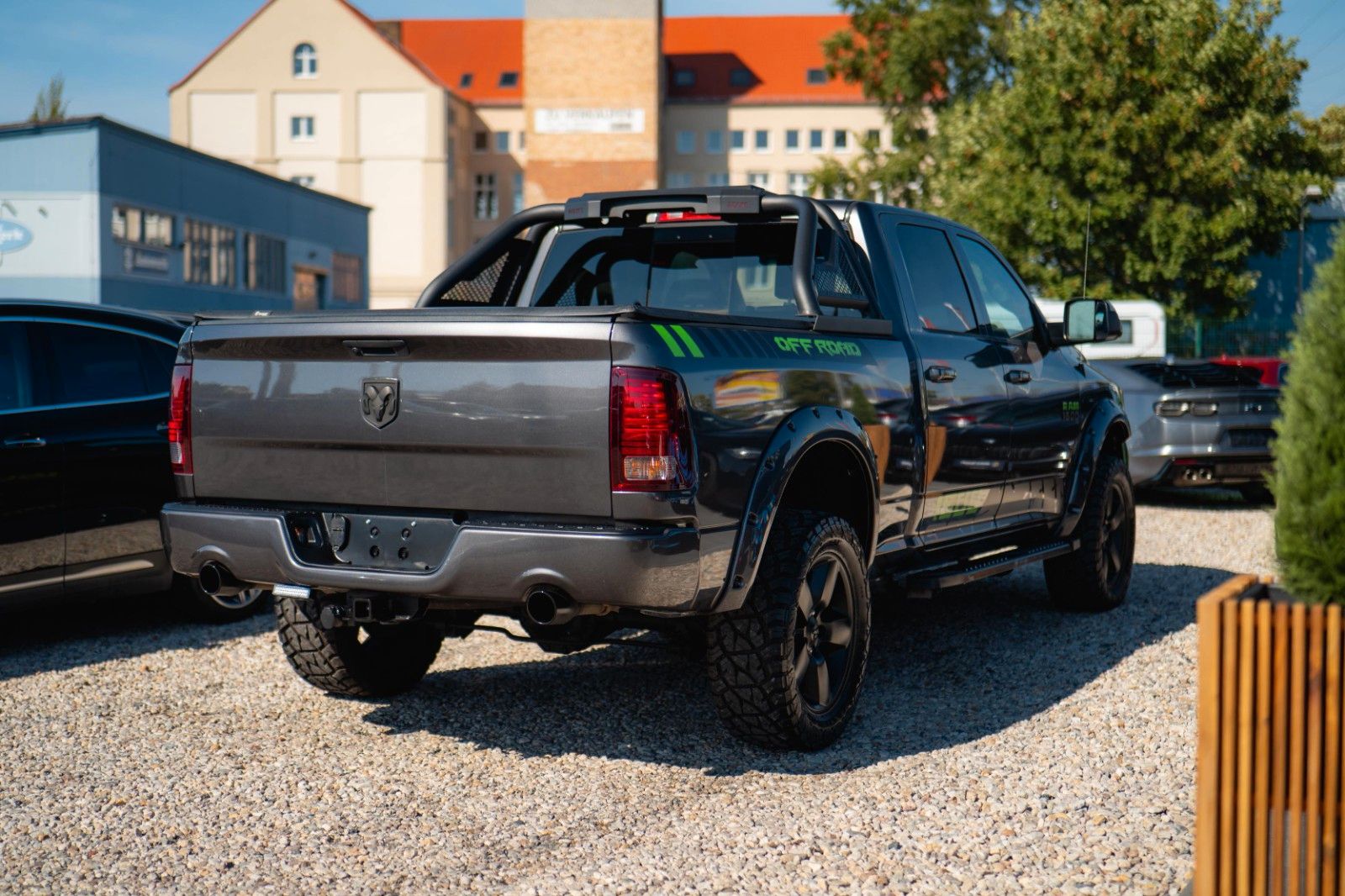 Fahrzeugabbildung Dodge RAM 5.7 V8 HEMI 4x4 OFFROAD Night-Paket LONGBED