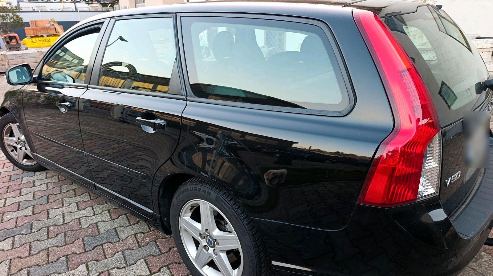 Volvo V50 2010 — rear view