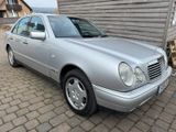 Mercedes-Benz E 320 4MATIC AVANTGARDE Leder Xenon NP:107000DM - Mercedes-Benz E 320: 4matic